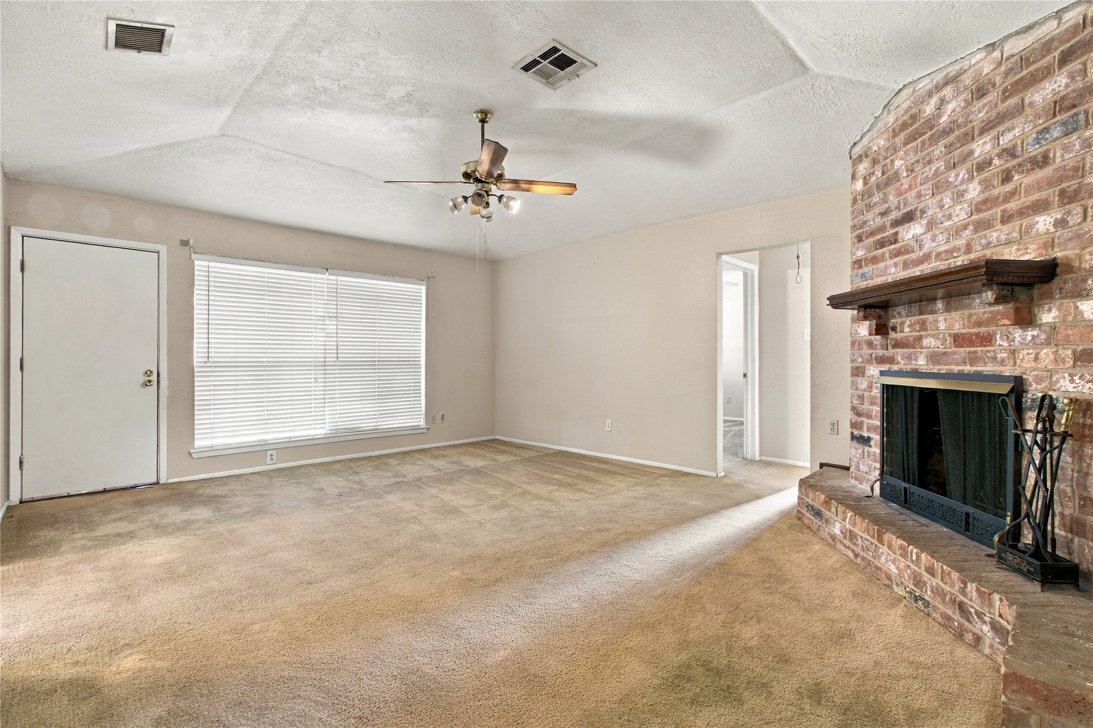 13826 Southline Road Property Photo 4