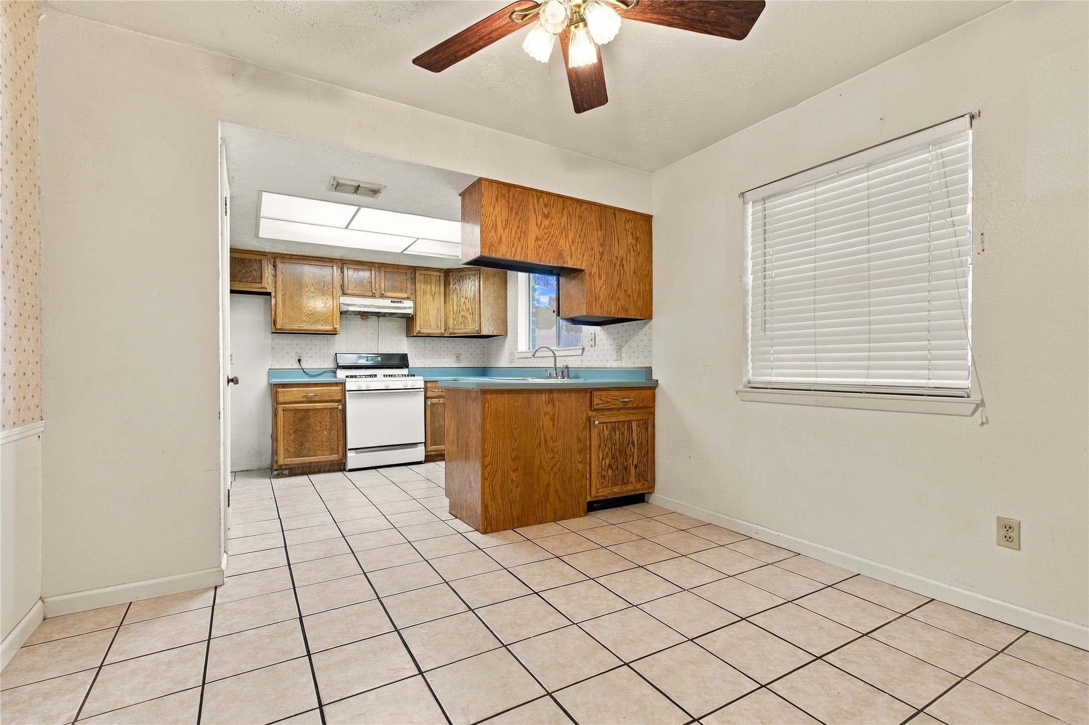 13826 Southline Road Property Photo 6