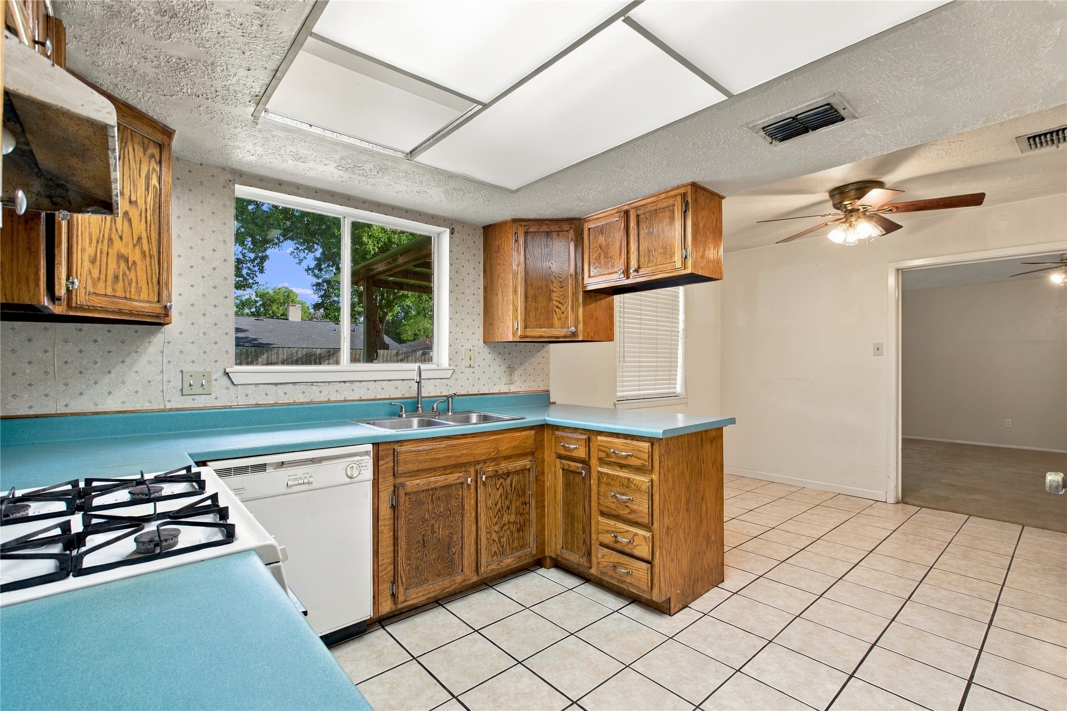13826 Southline Road Property Photo 7