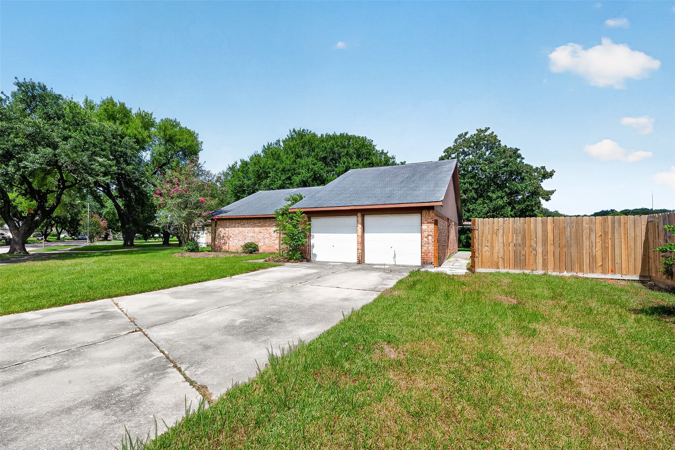 711 Leicester Lane Property Photo 4