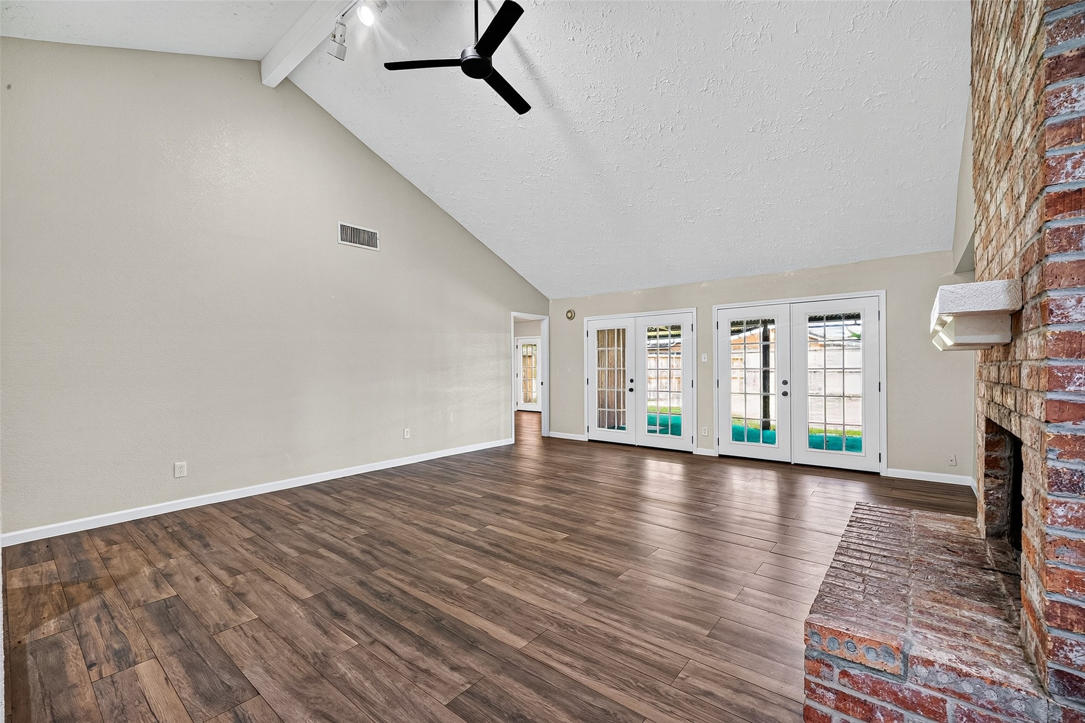 711 Leicester Lane Property Photo 11