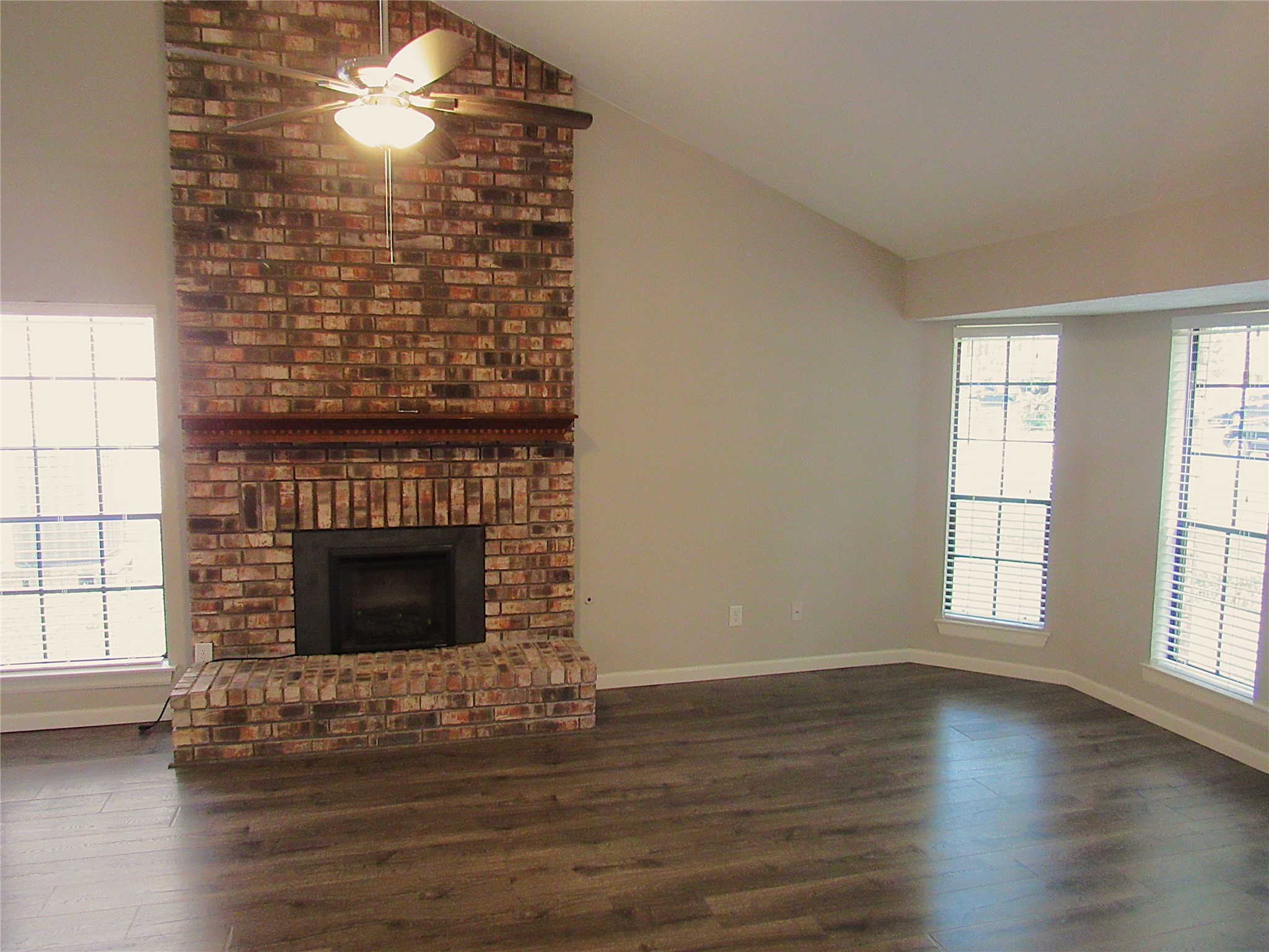 3311 Golden Willow Drive Property Photo 6