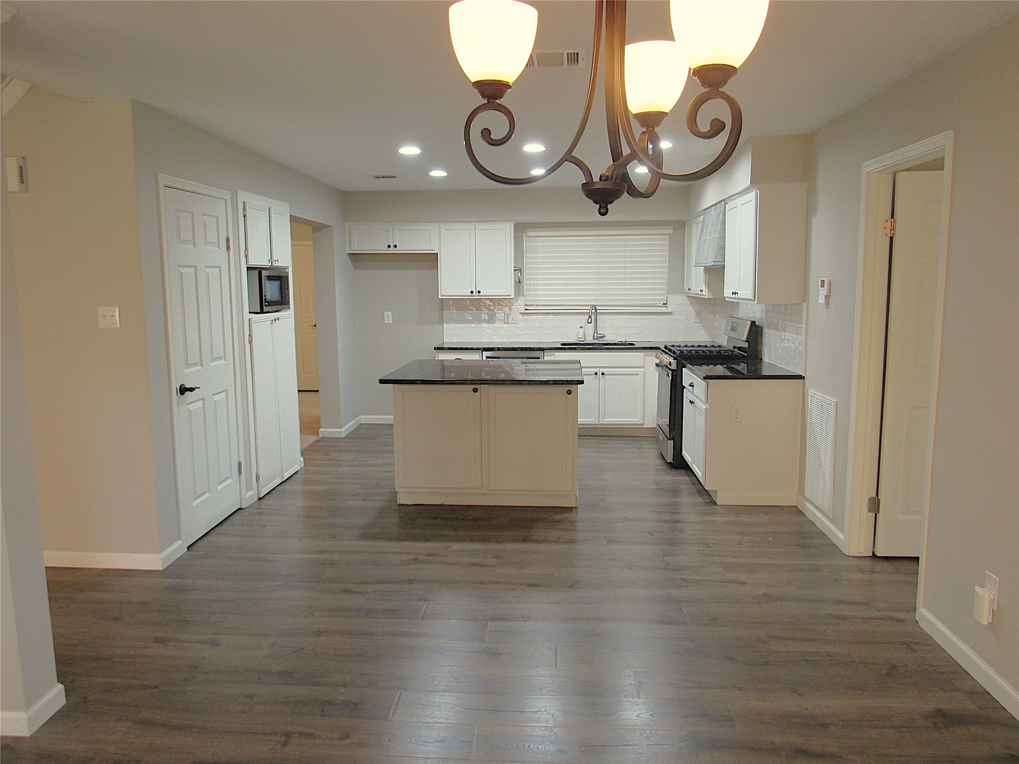 3311 Golden Willow Drive Property Photo 9
