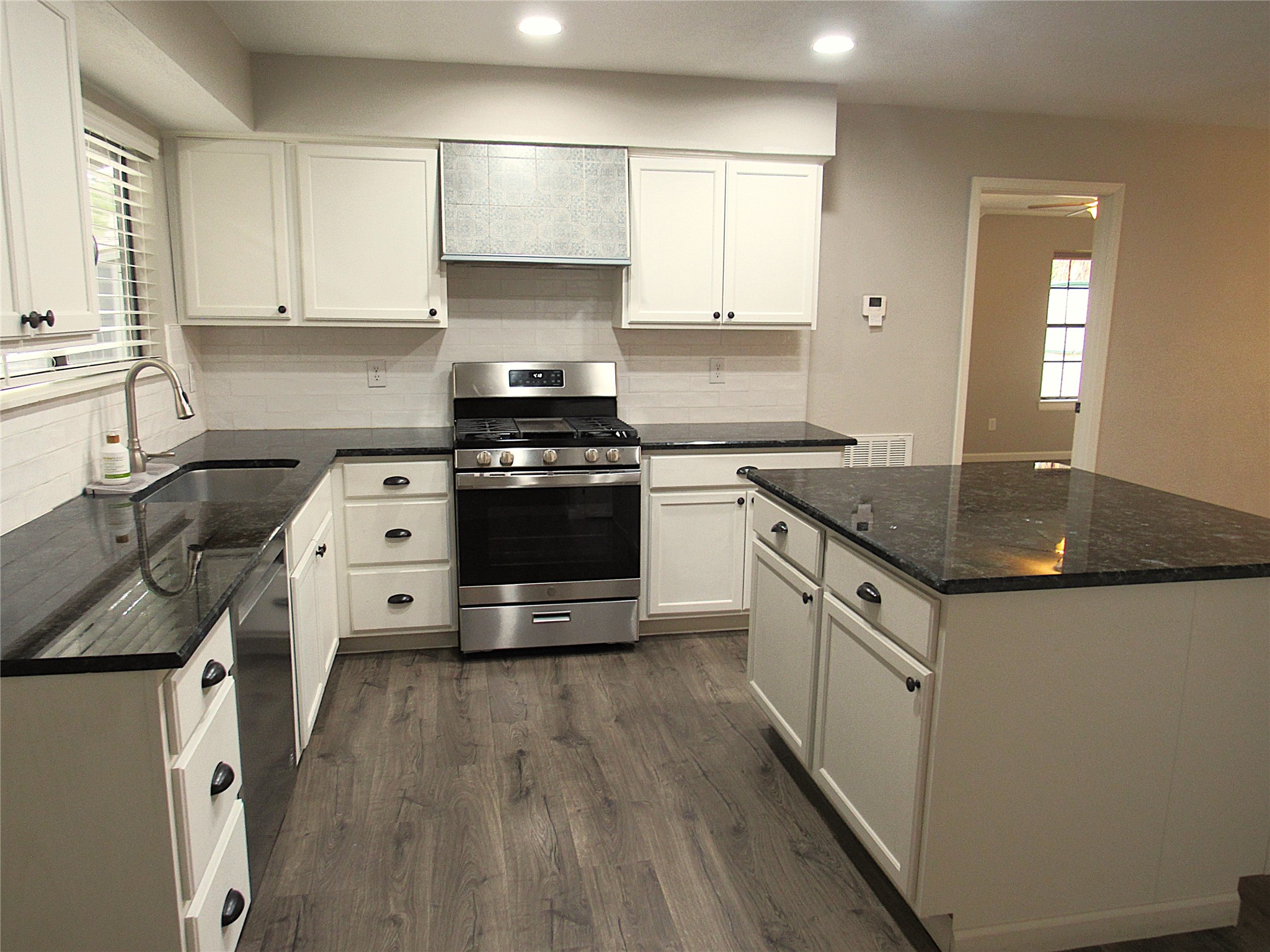 3311 Golden Willow Drive Property Photo 10