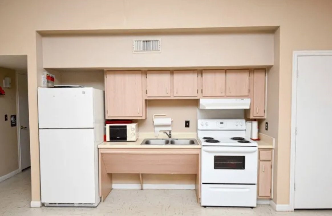 1803 Gray St Property Photo 6