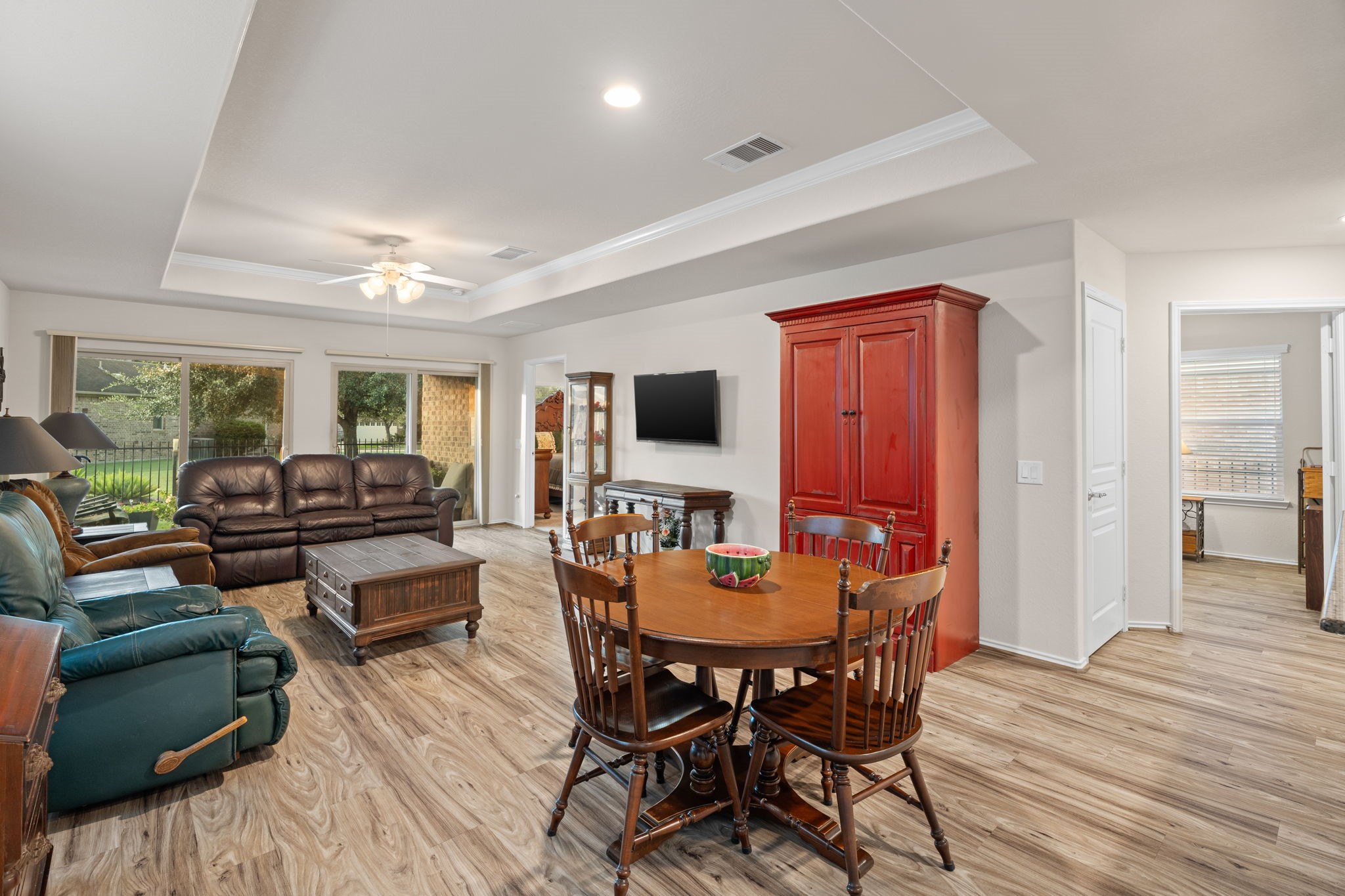 1131 Oleander Way Property Photo 4