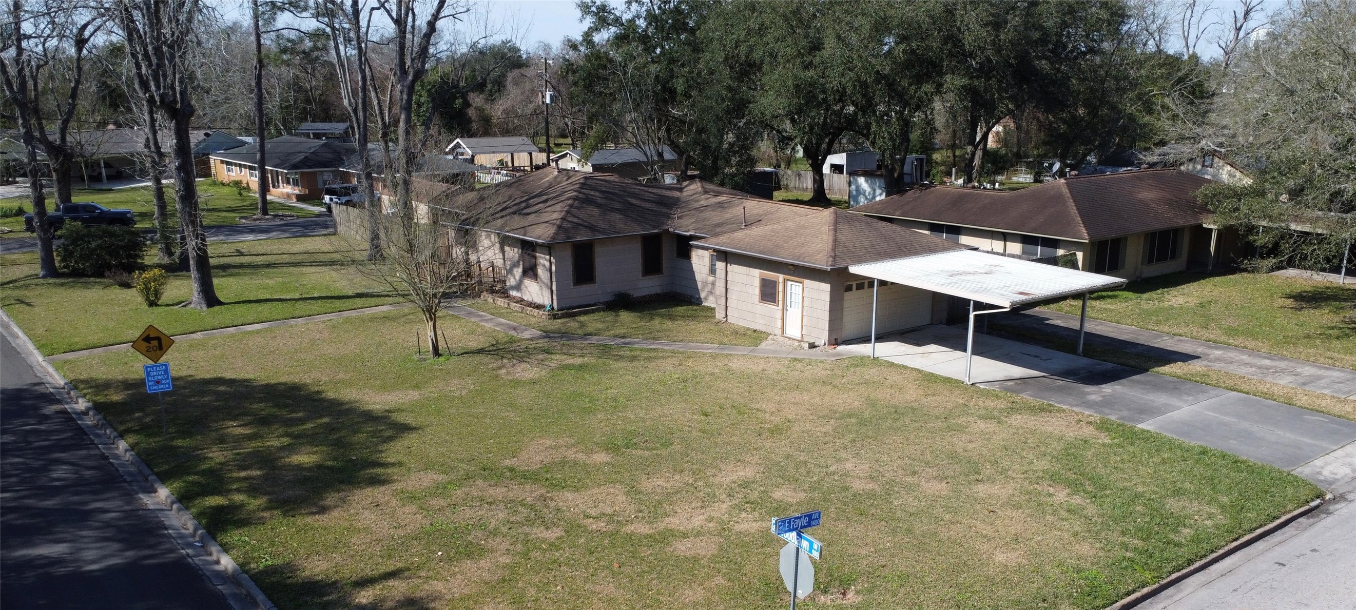 901 Woodlawn Street Property Photo