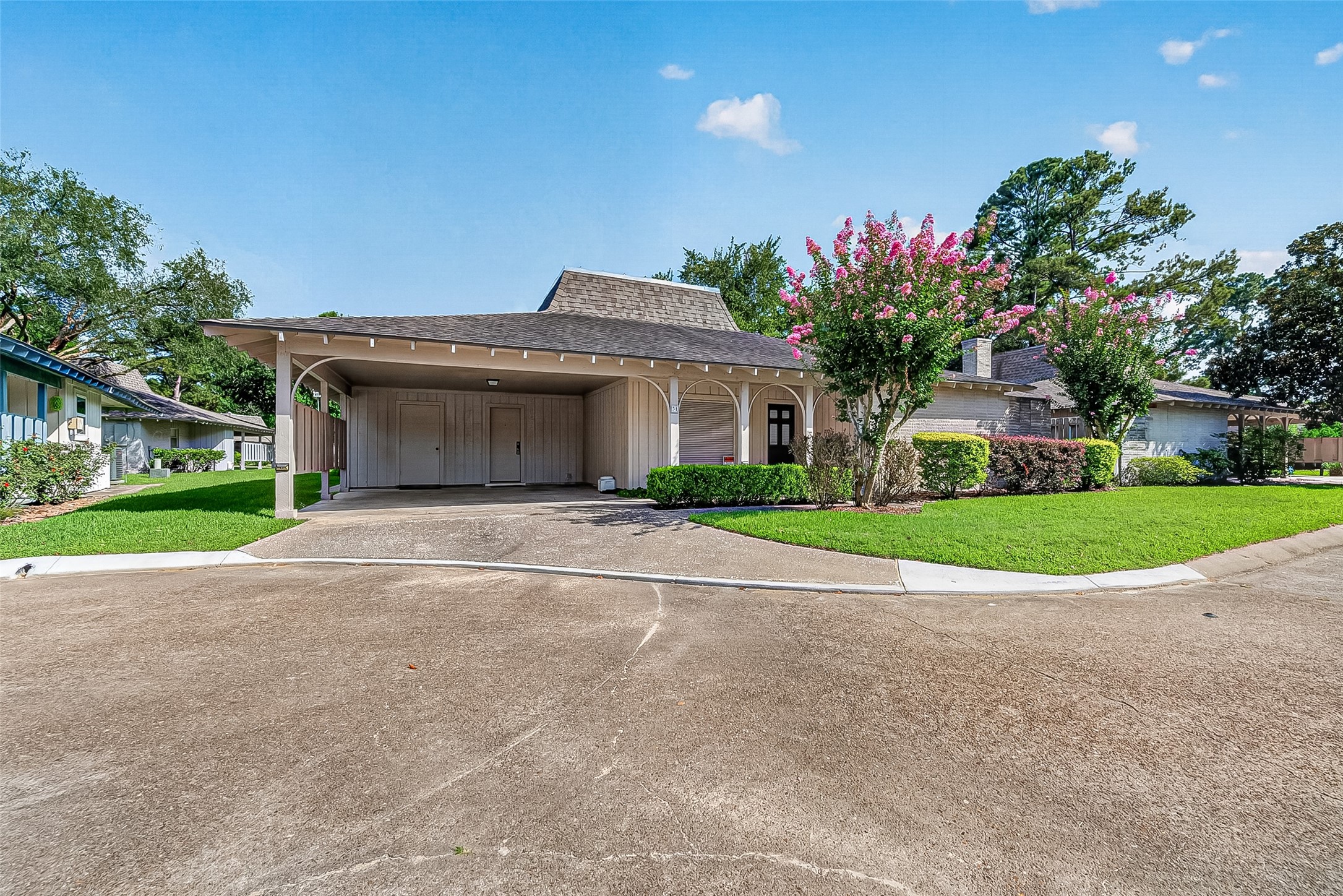 31 Champions Colony E Property Photo 1