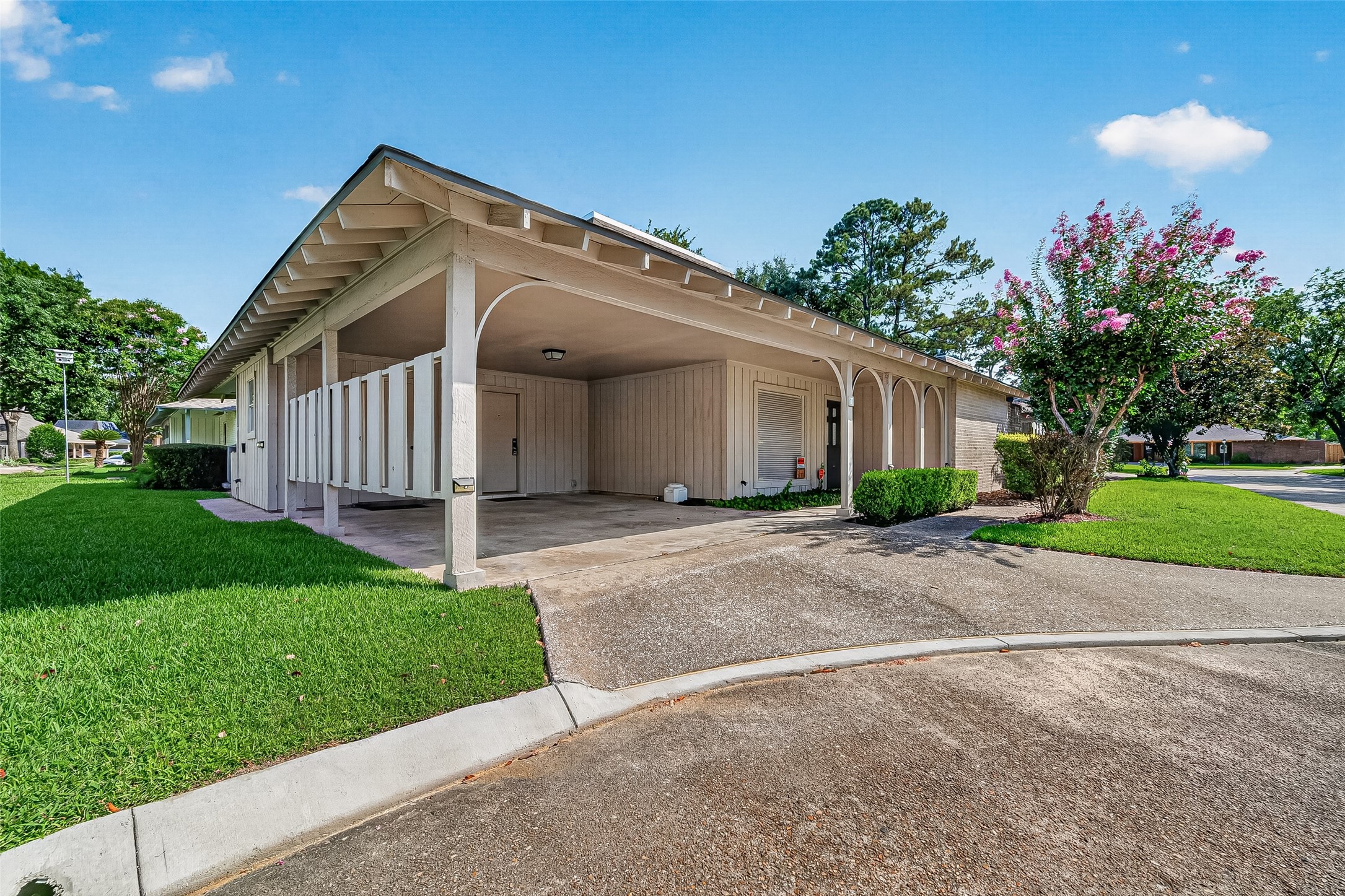31 Champions Colony E Property Photo 2