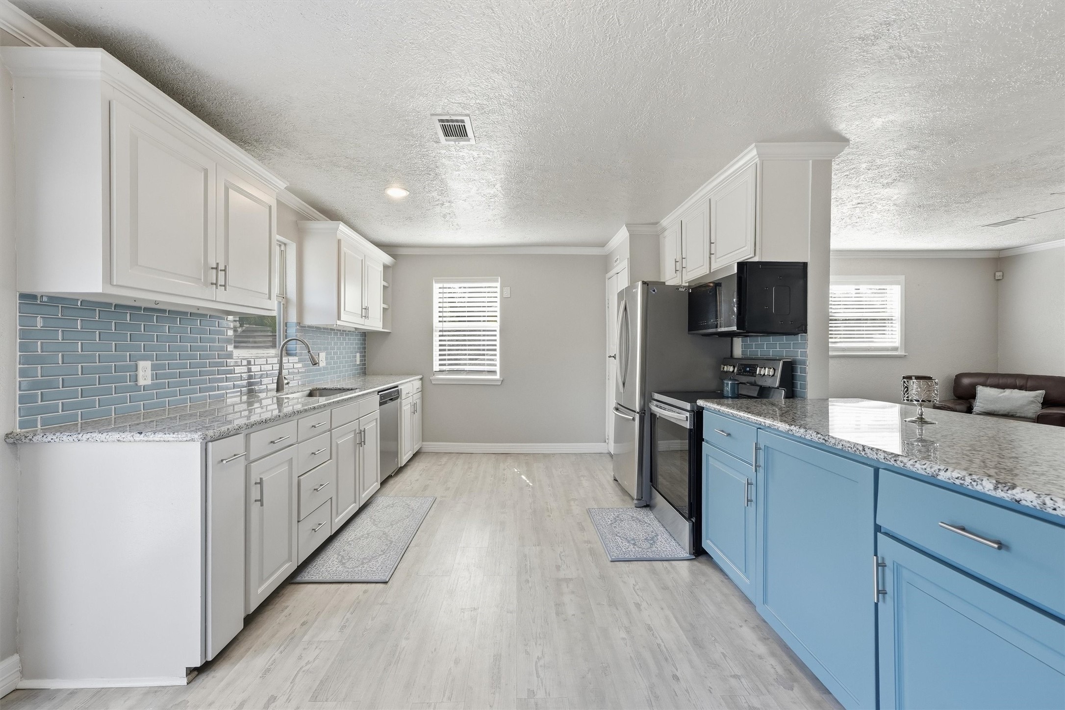 625 Shadylawn Street Property Photo 8