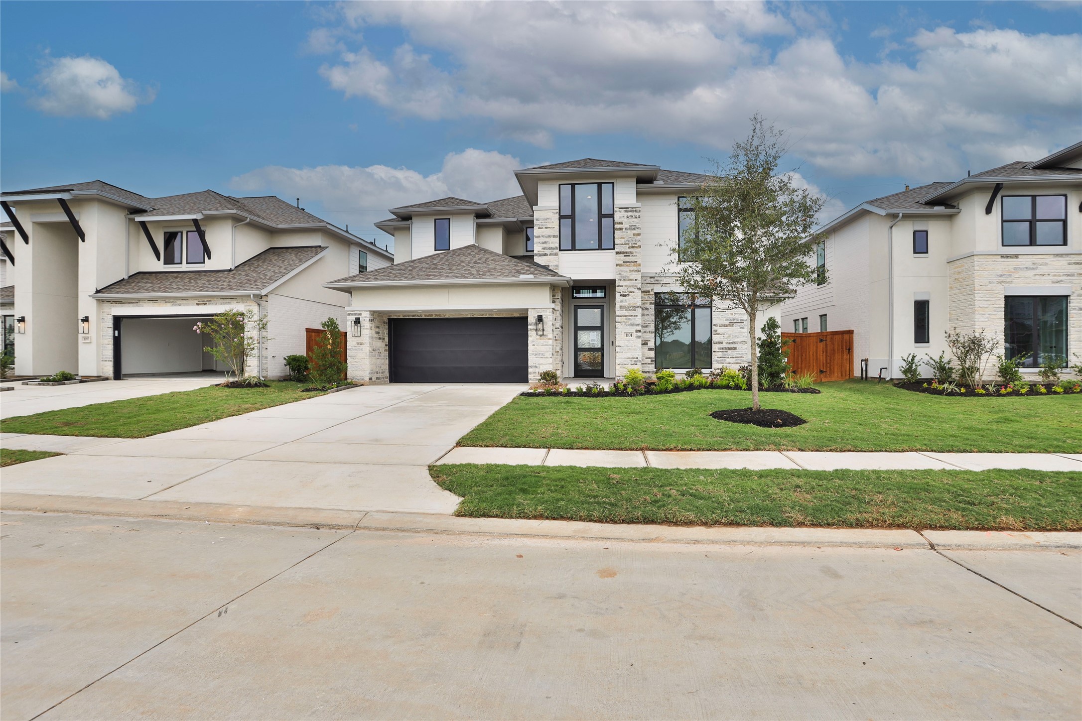 1101 River Rock Circle Property Photo 1