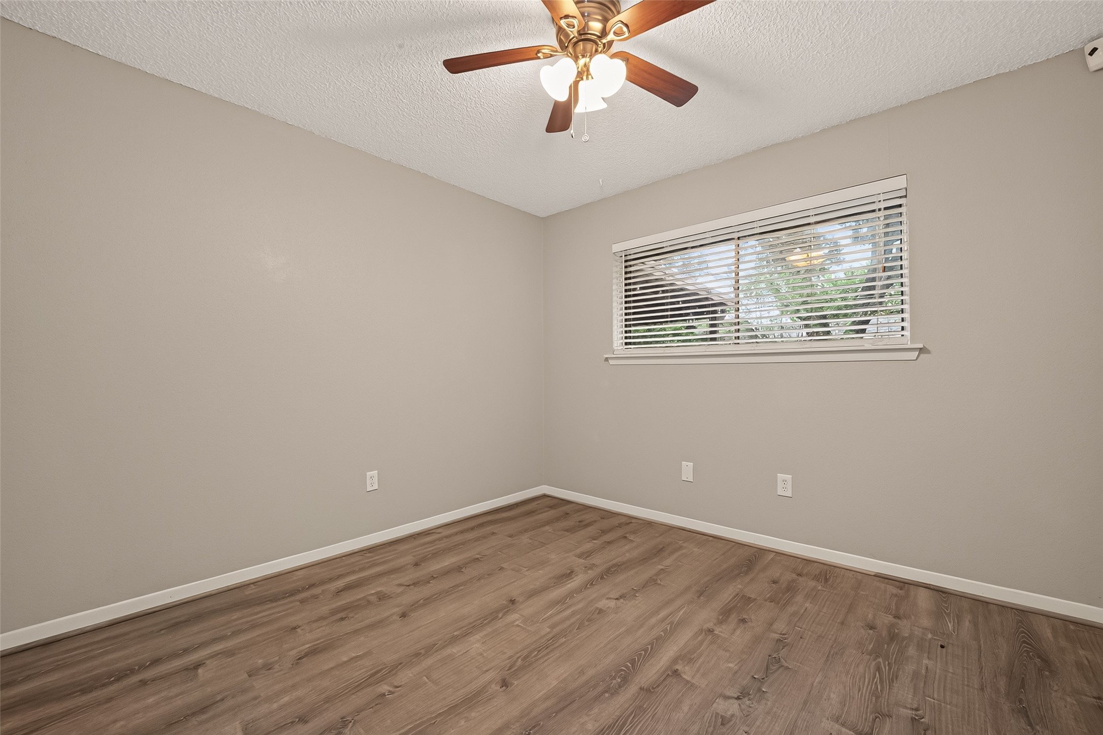 5735 Hoover Street Property Photo 14