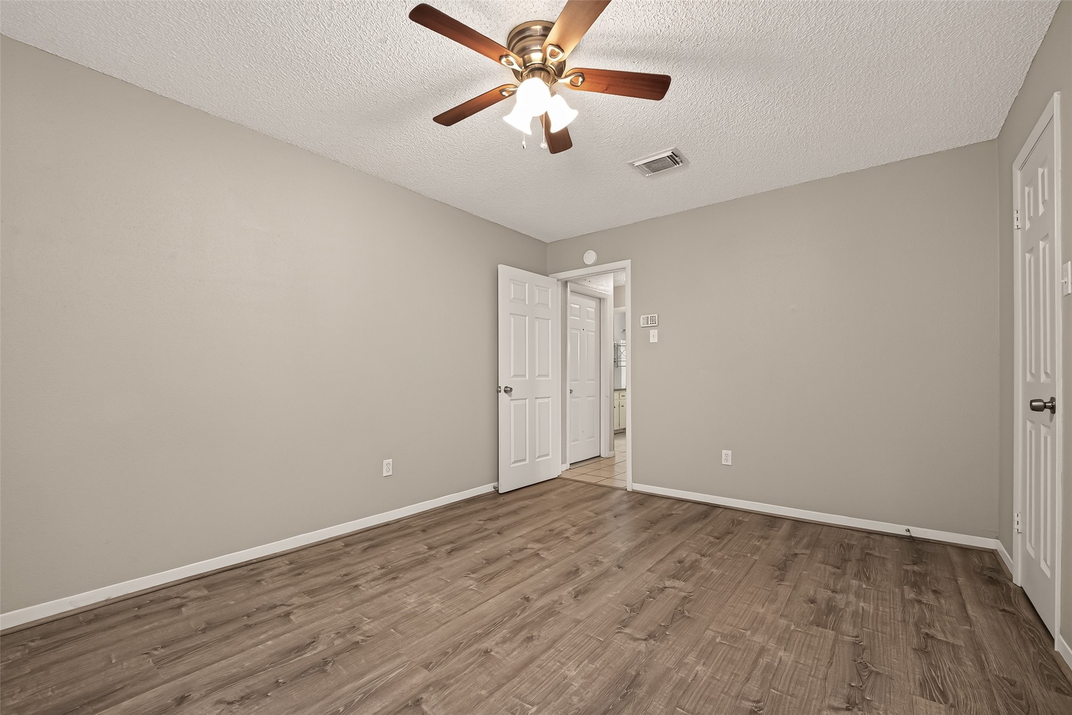 5735 Hoover Street Property Photo 16