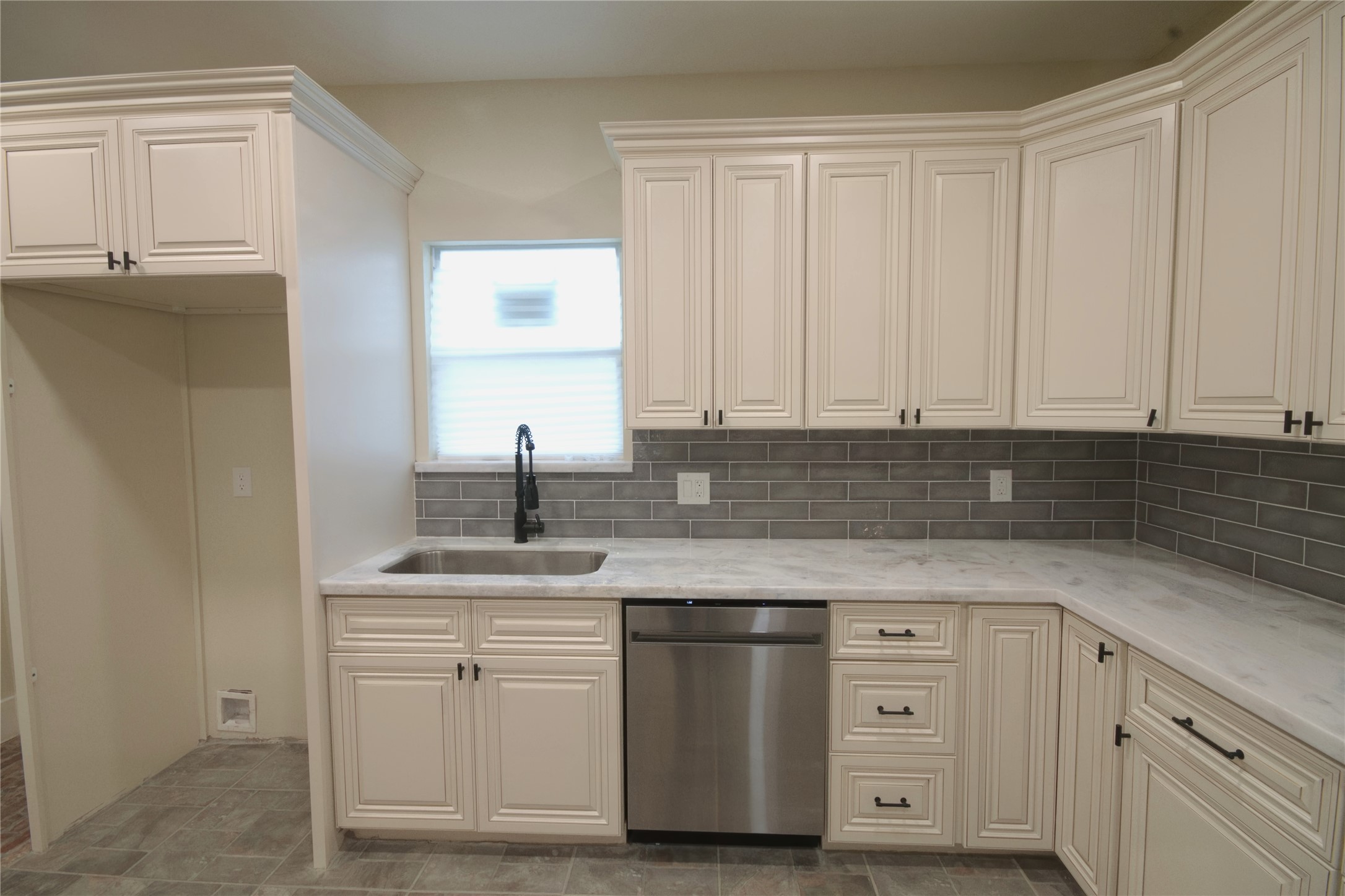 505 Winnie Street Property Photo 15