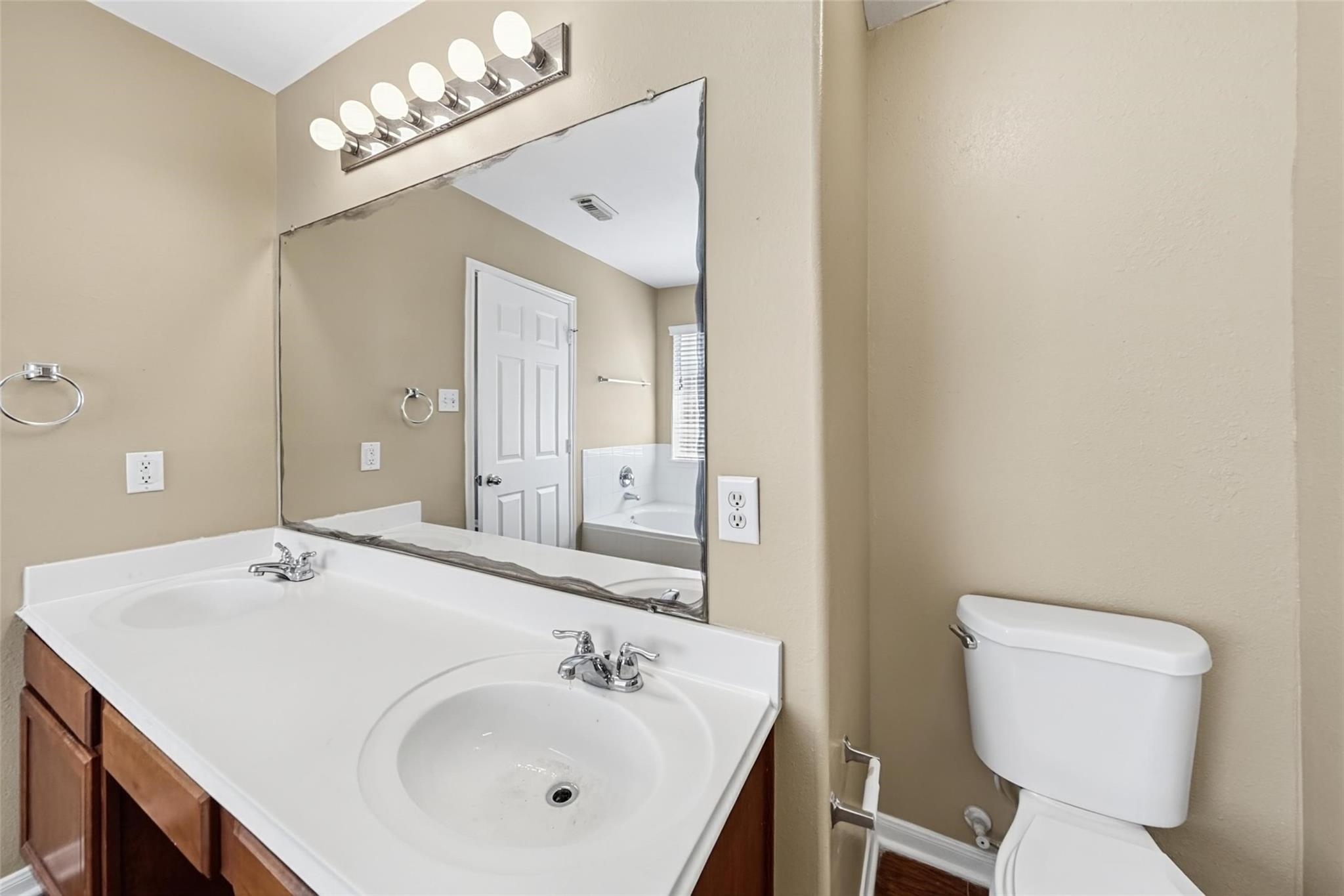 8302 Hardy Elm Street Property Photo 9