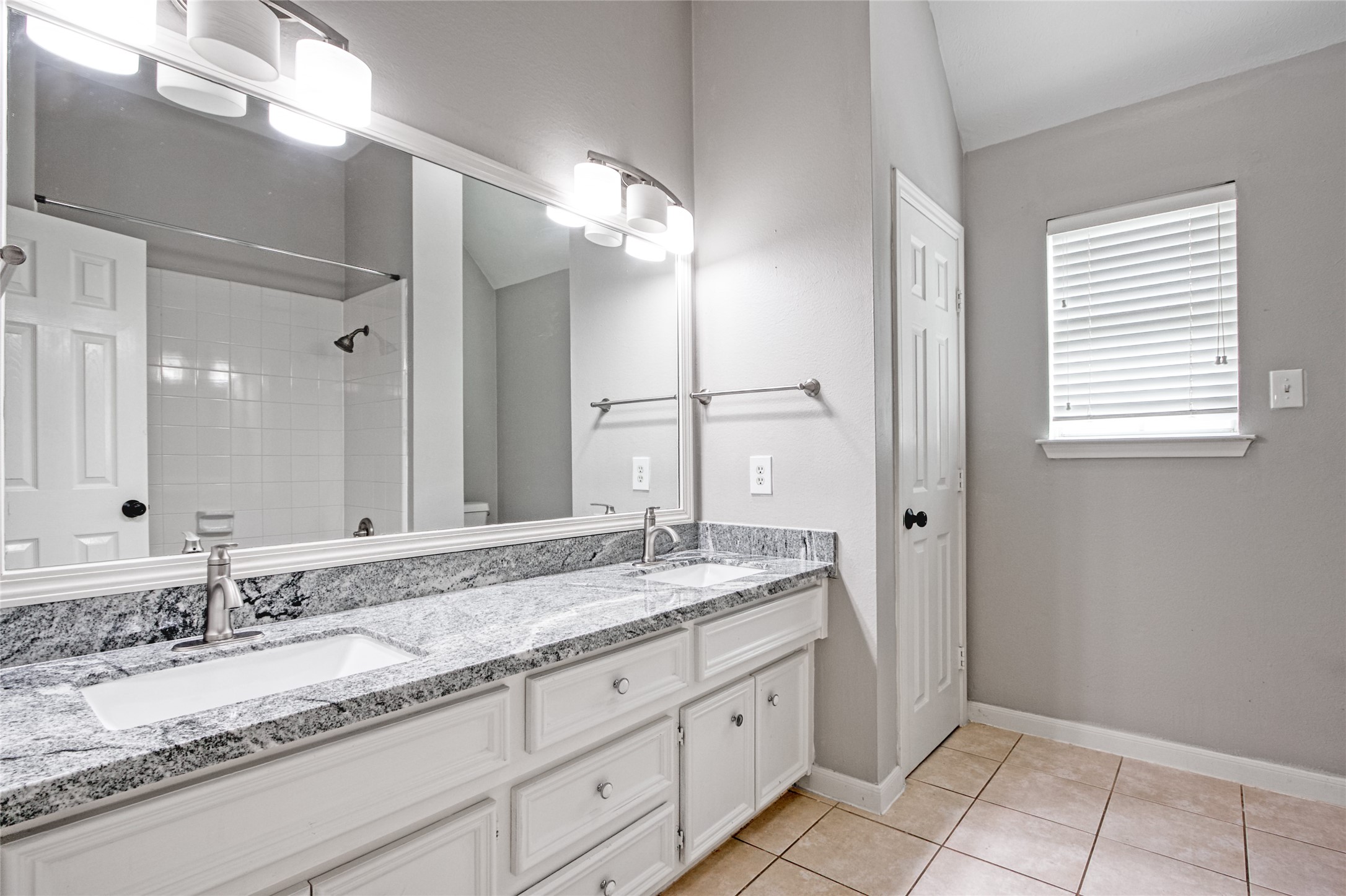 14010 Lakewood Crossing Boulevard Property Photo 22