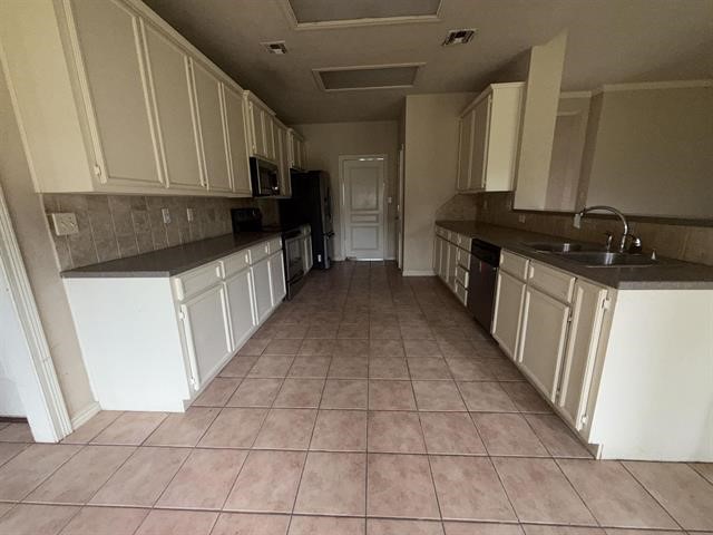 8010 Torrey Pines Circle Property Photo 12