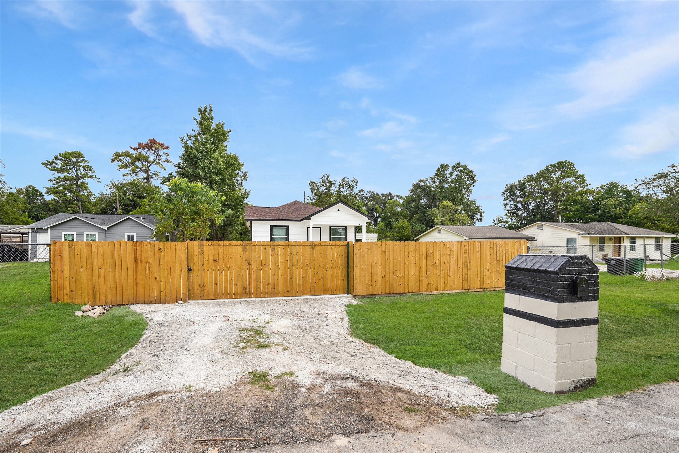 9305 Kentshire Drive Property Photo 8