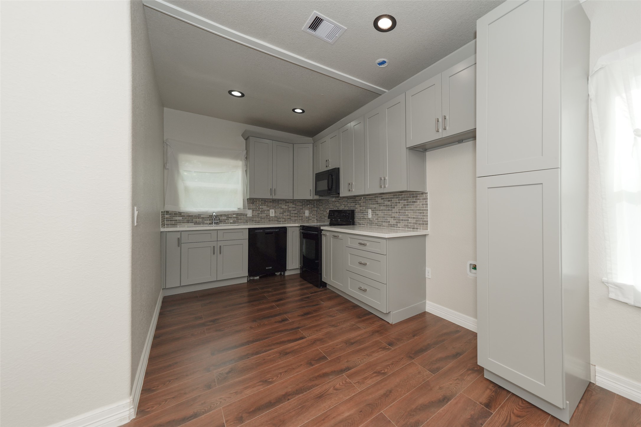 9305 Kentshire Drive Property Photo 18