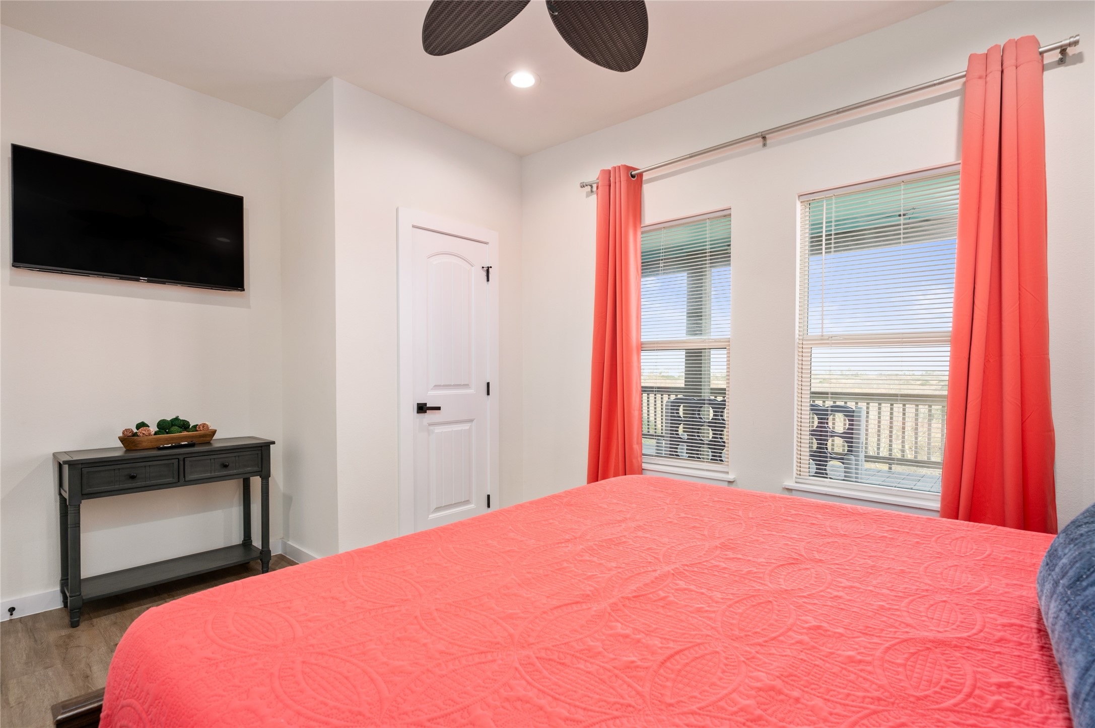 959 Honeysuckle Property Photo 22