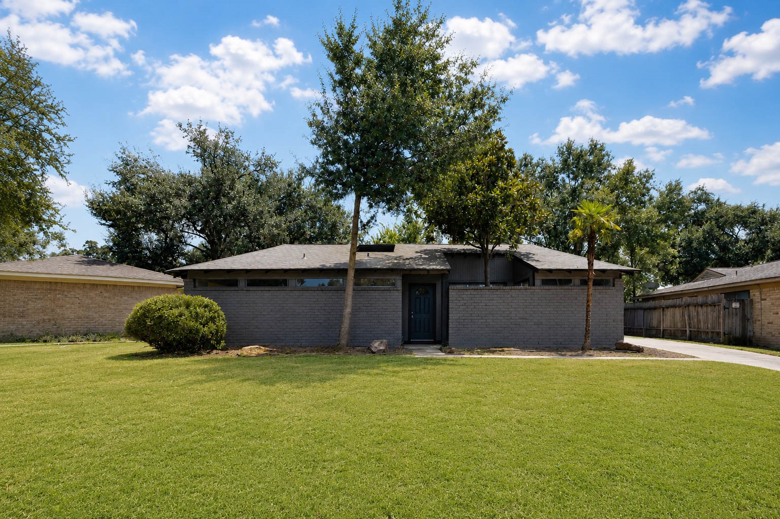15811 Pathfield Drive Property Photo 1