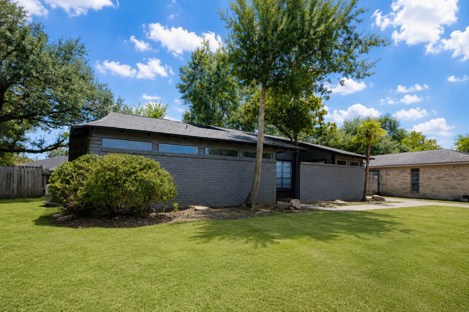 15811 Pathfield Drive Property Photo 2