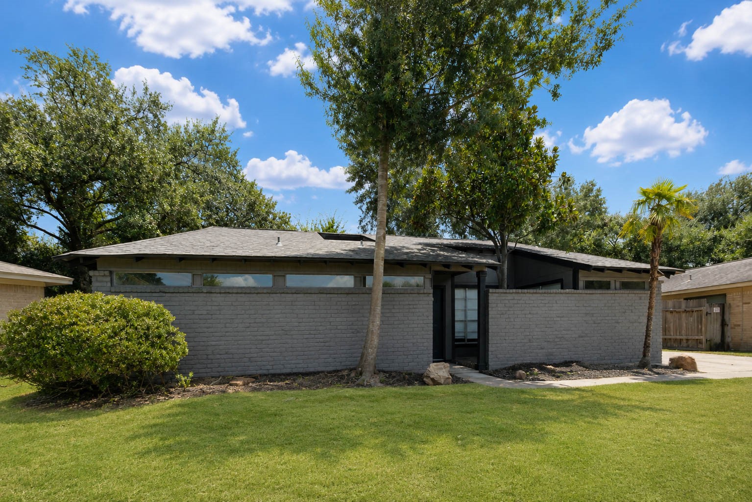 15811 Pathfield Drive Property Photo 3