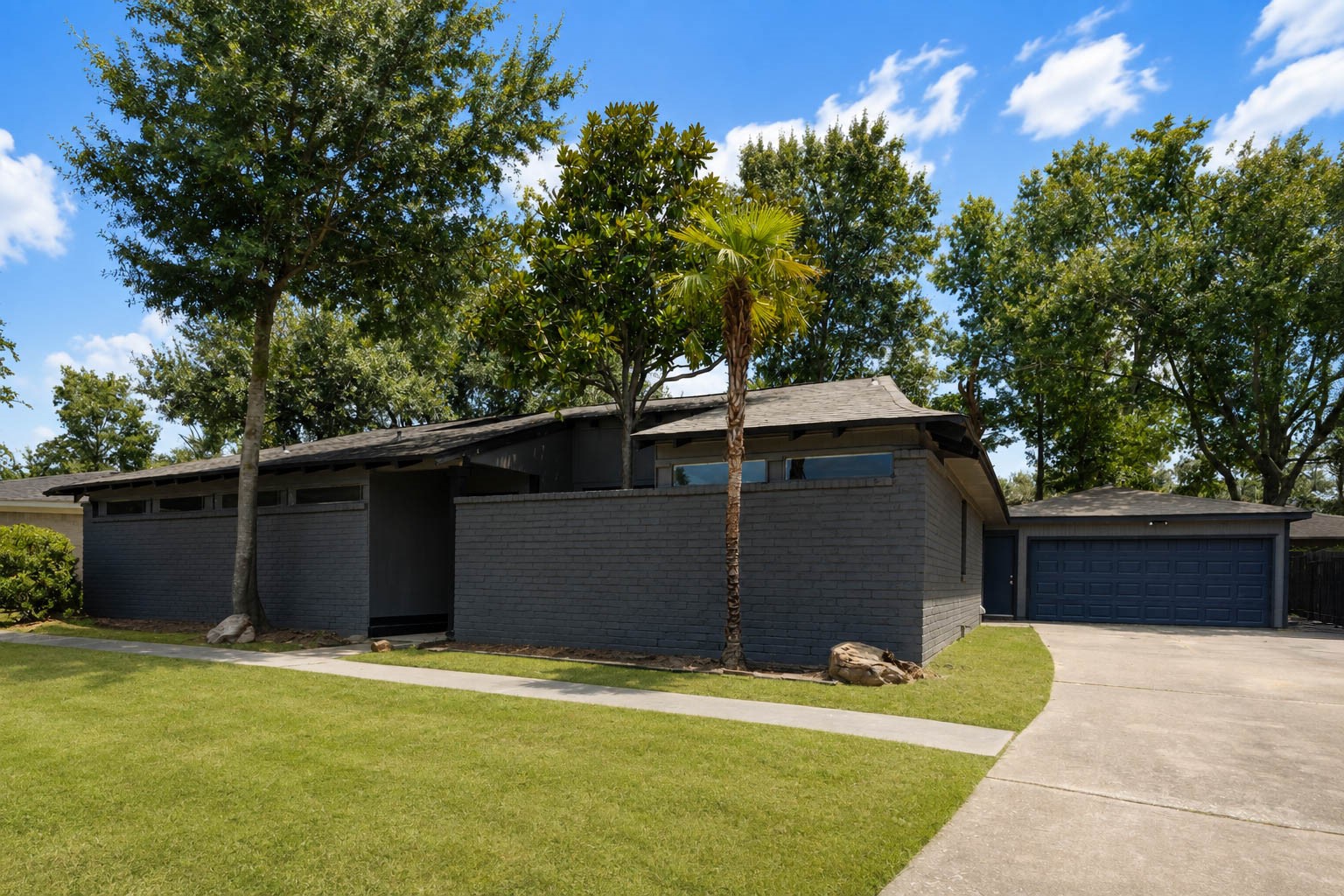 15811 Pathfield Drive Property Photo 4