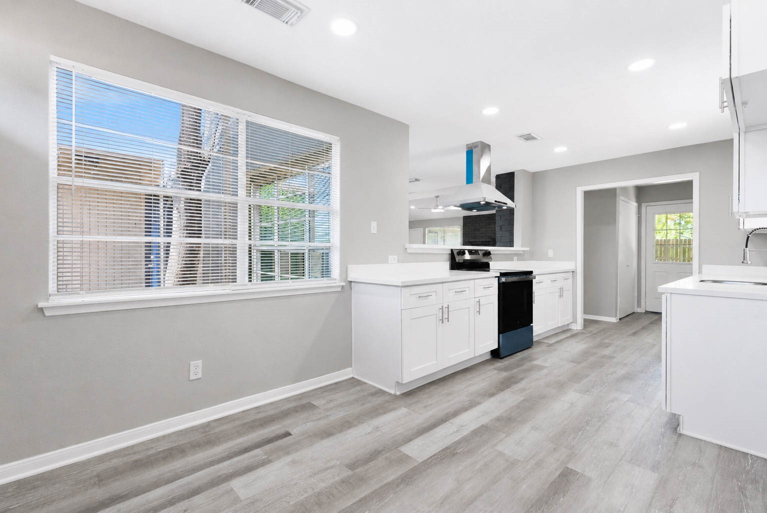 15811 Pathfield Drive Property Photo 18