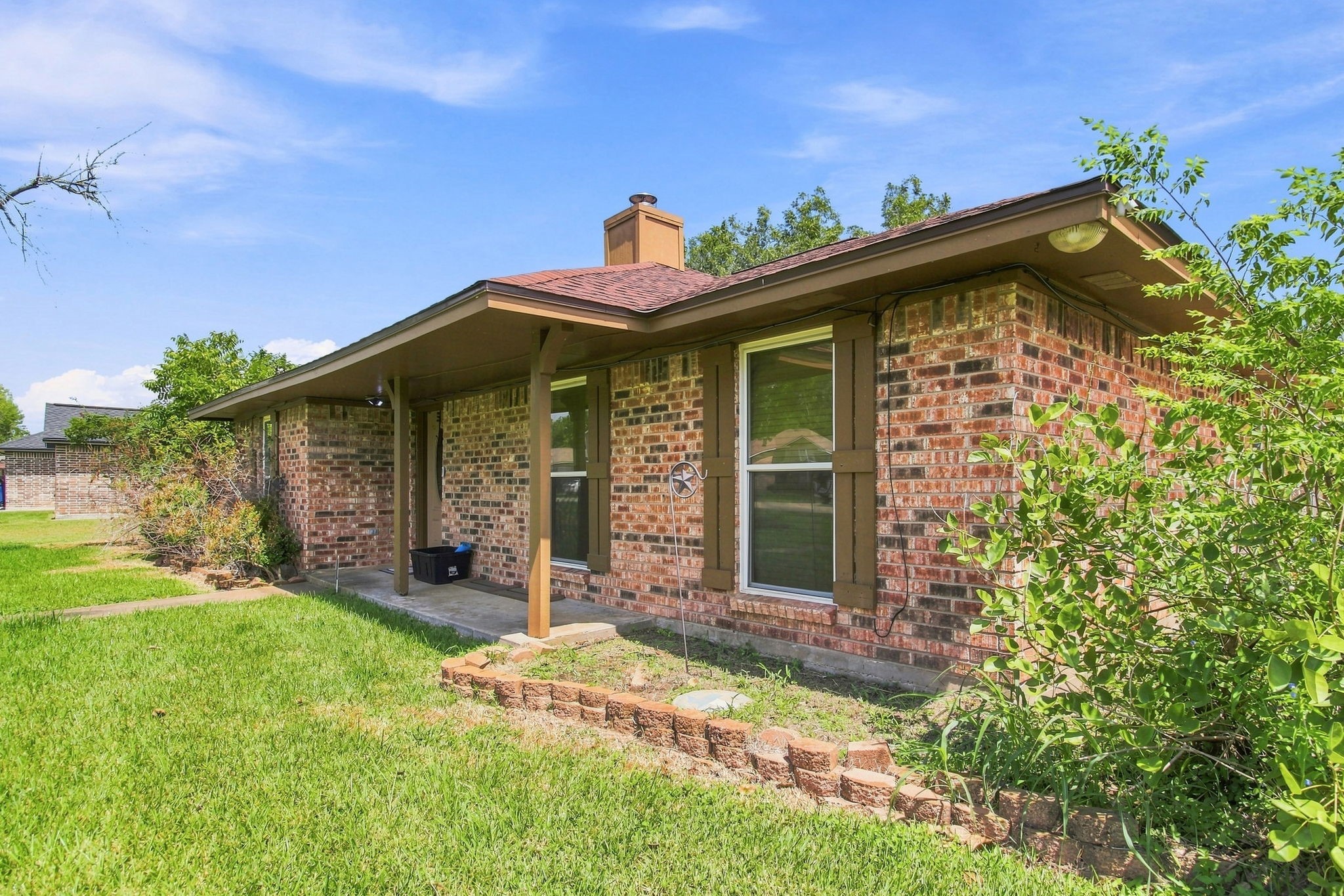 6104 Fox Ridge Drive Property Photo 3