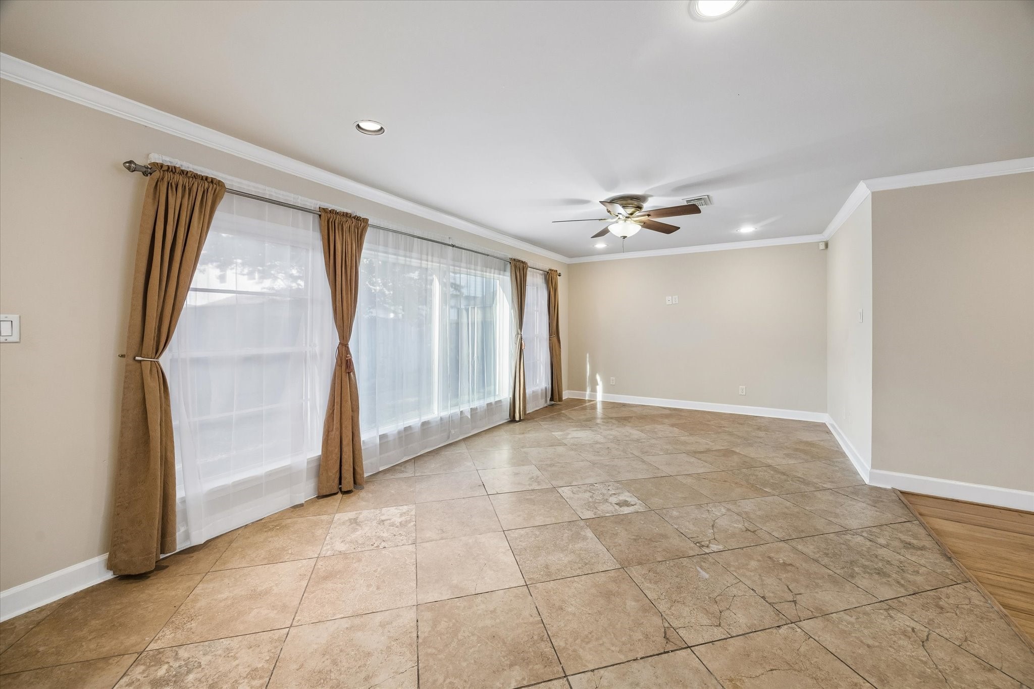 1221 Aurora Street Property Photo 3
