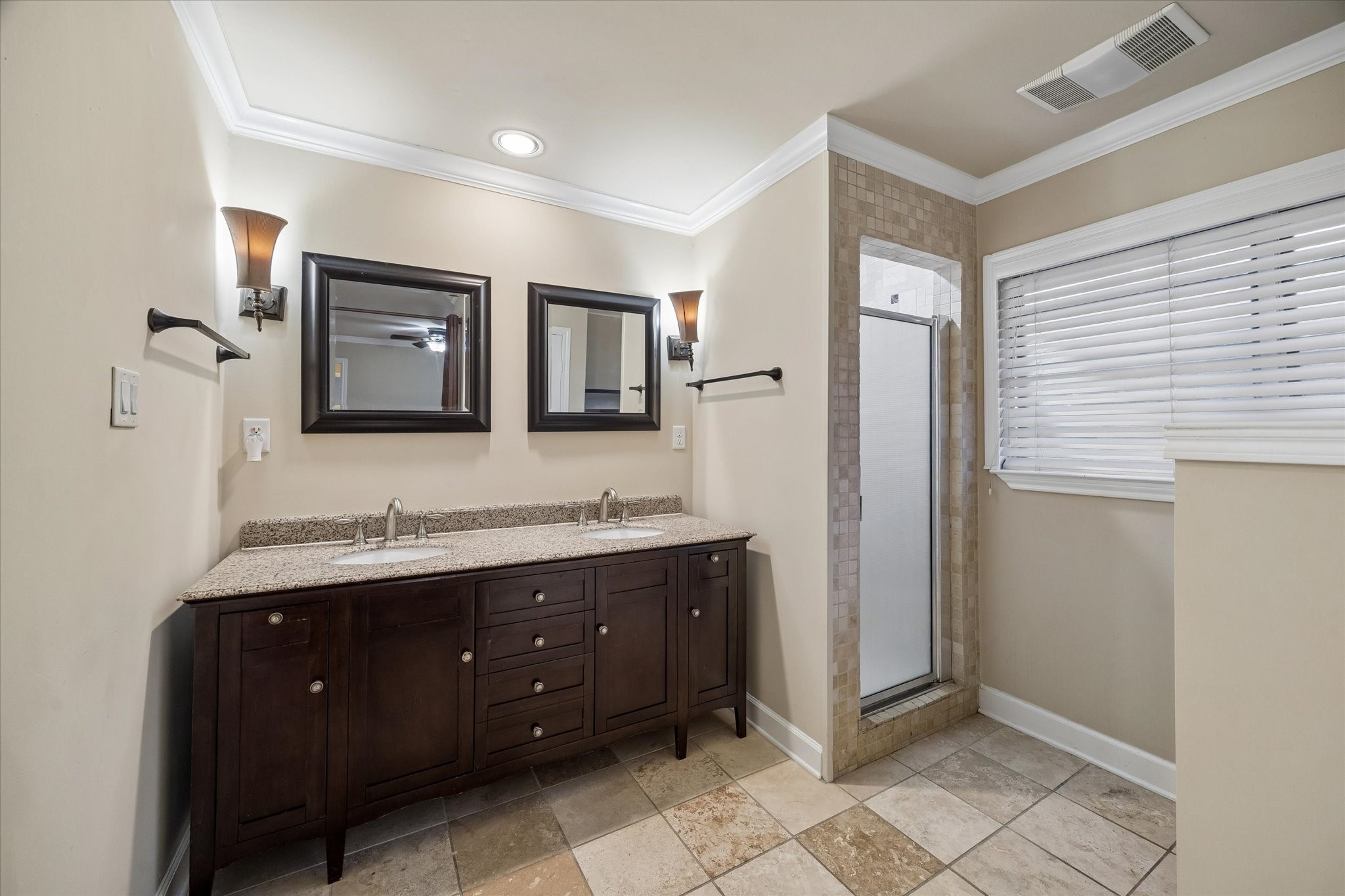 1221 Aurora Street Property Photo 6
