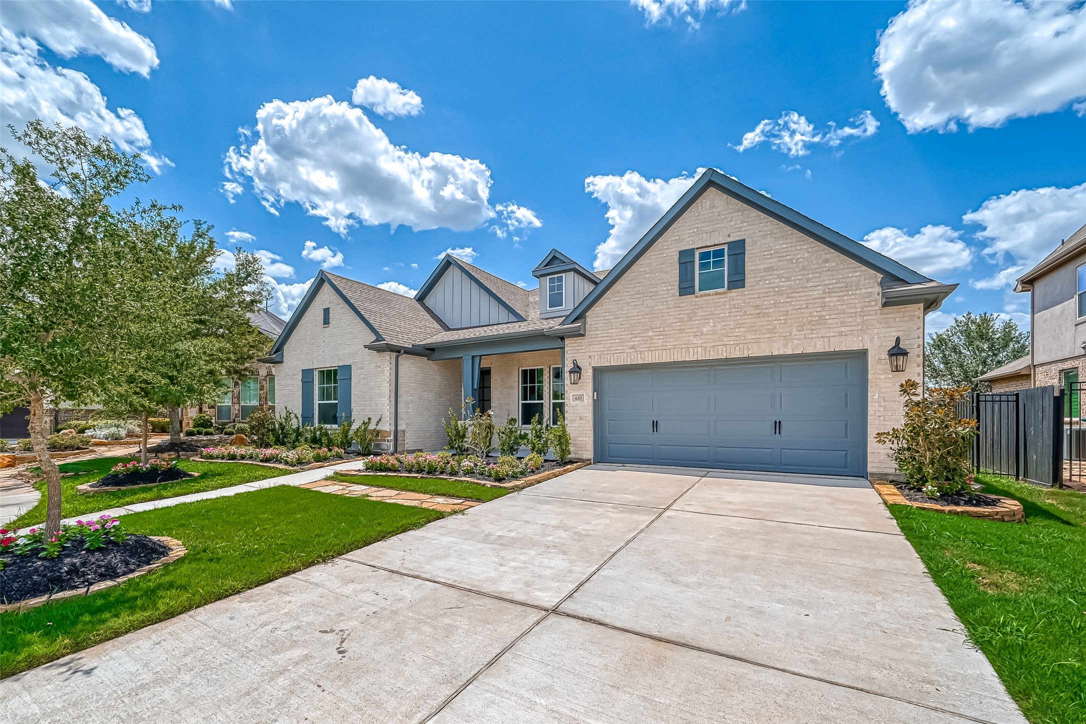 610 Vineyard Hollow Court Property Photo 4
