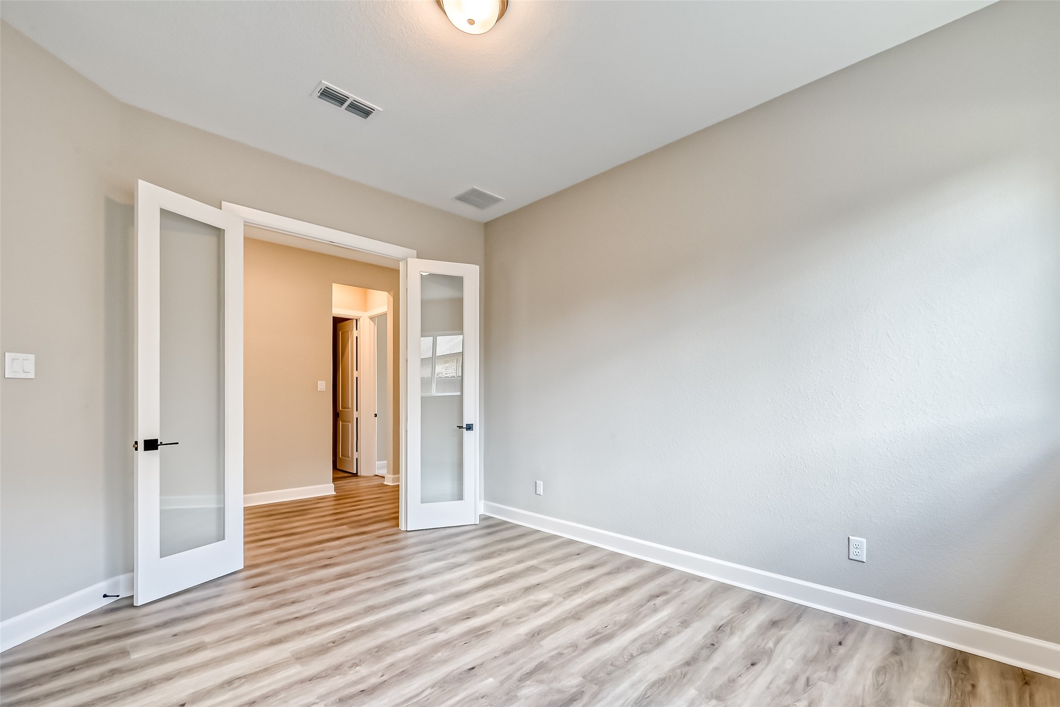 610 Vineyard Hollow Court Property Photo 16