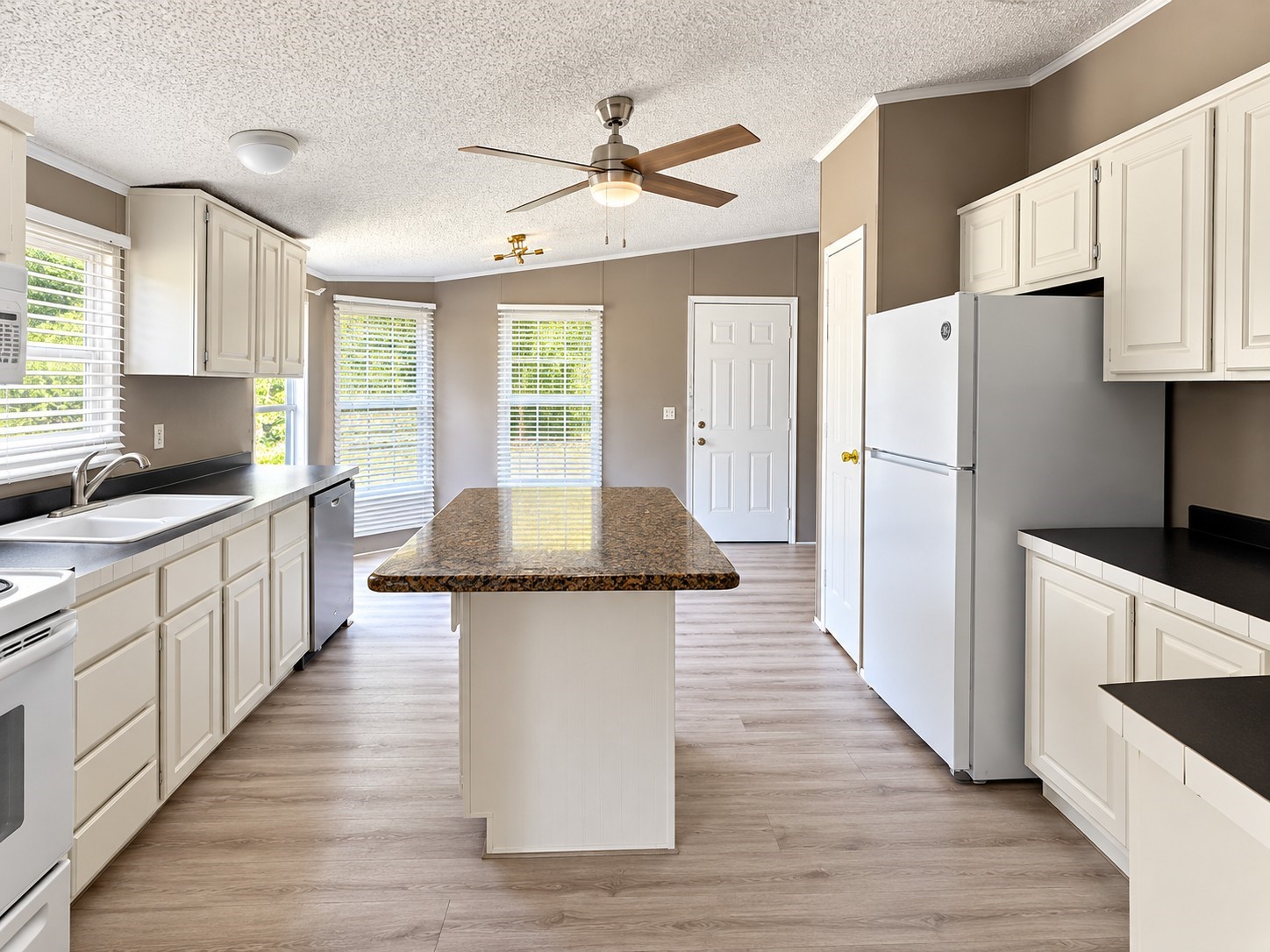 7914 Boars Head Pl Property Photo 6