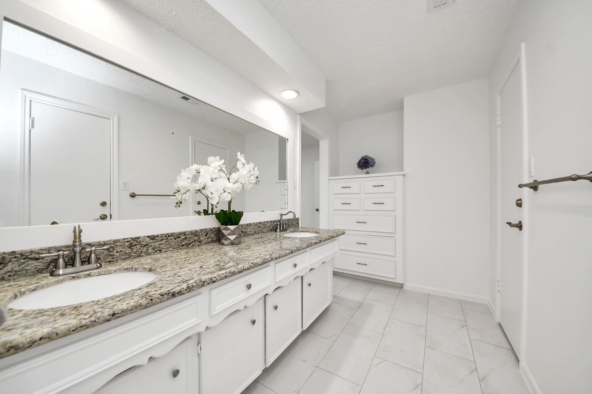 11906 Pebble Rock Drive Property Photo 14
