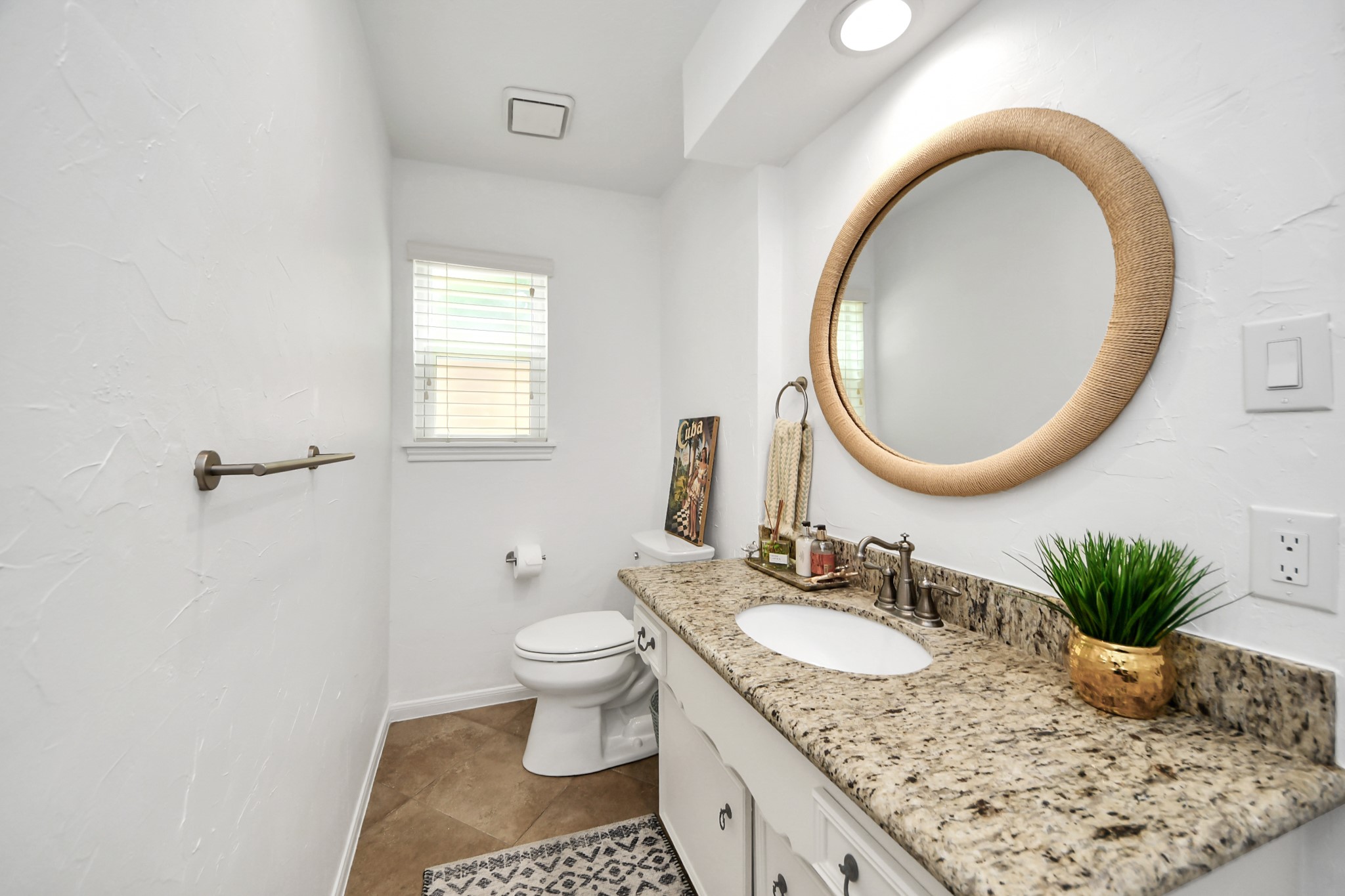 11906 Pebble Rock Drive Property Photo 28