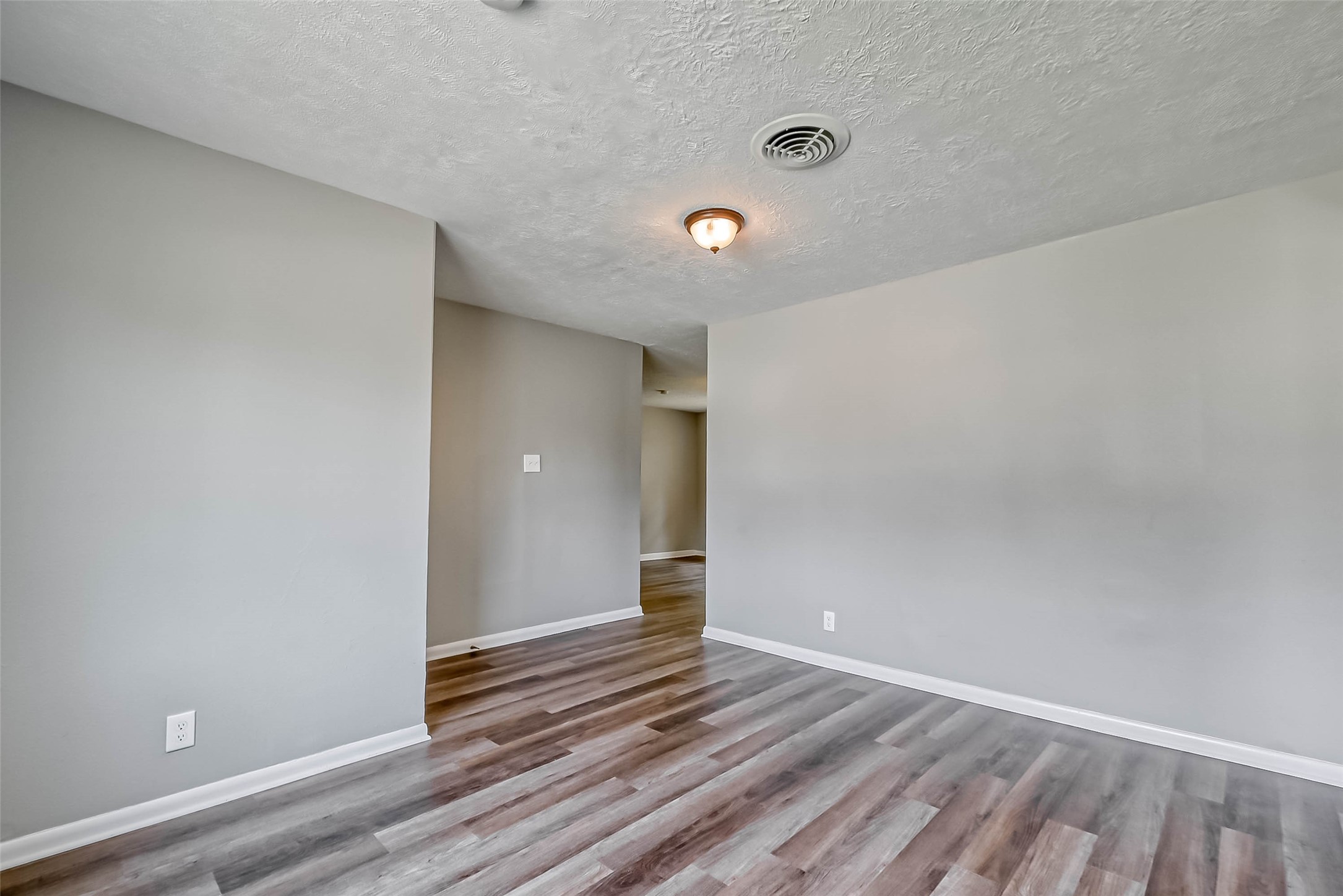 5606 Elm Springs Drive Property Photo 3