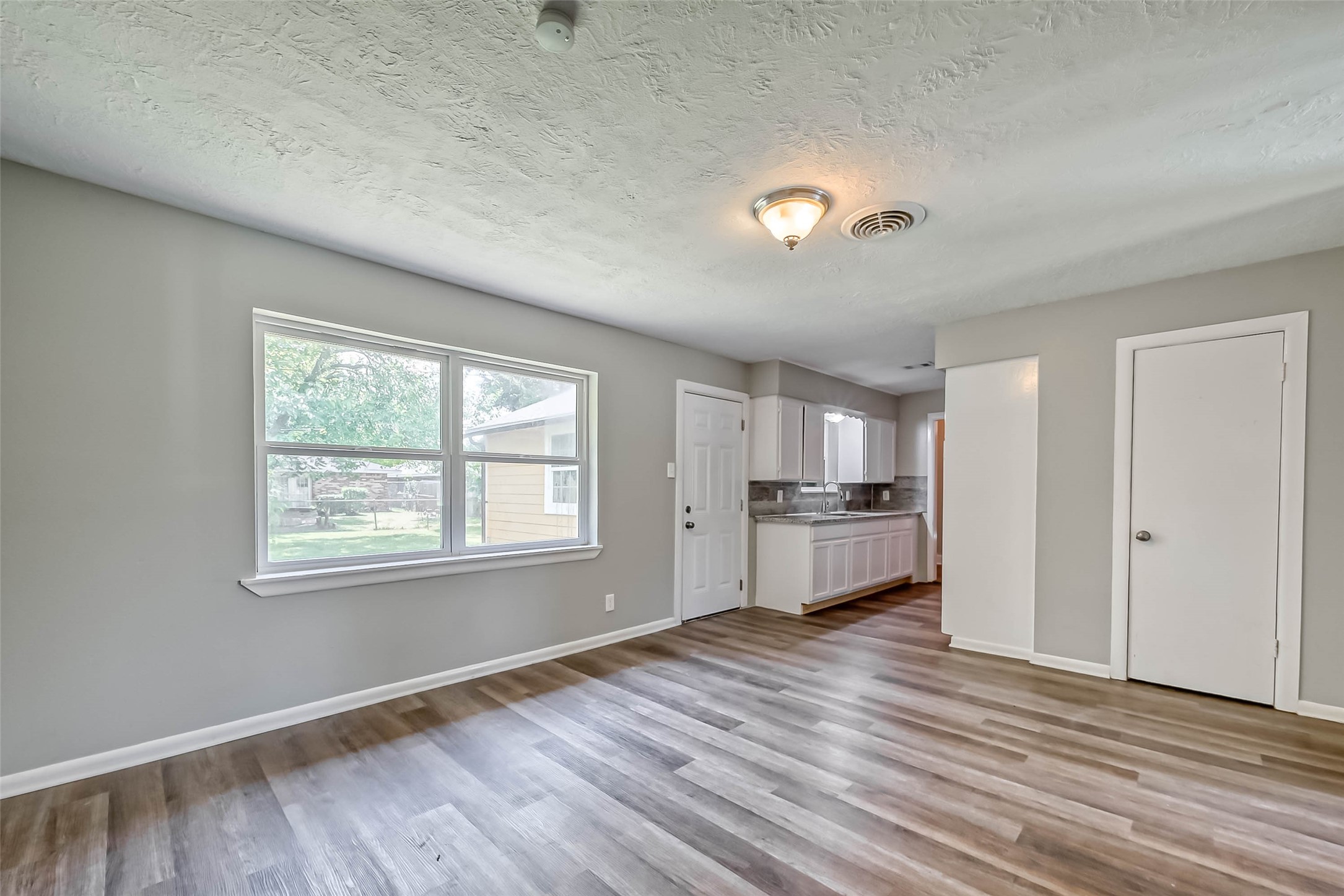5606 Elm Springs Drive Property Photo 4