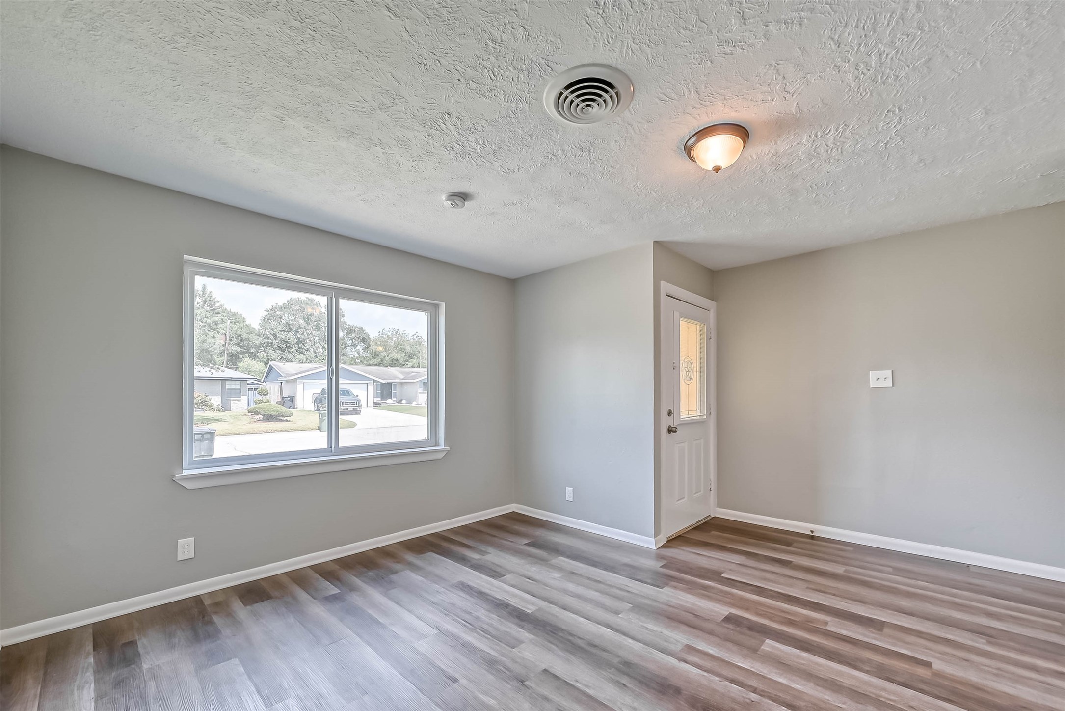 5606 Elm Springs Drive Property Photo 16