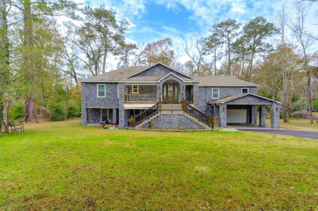 83 White Oak Drive N Property Photo