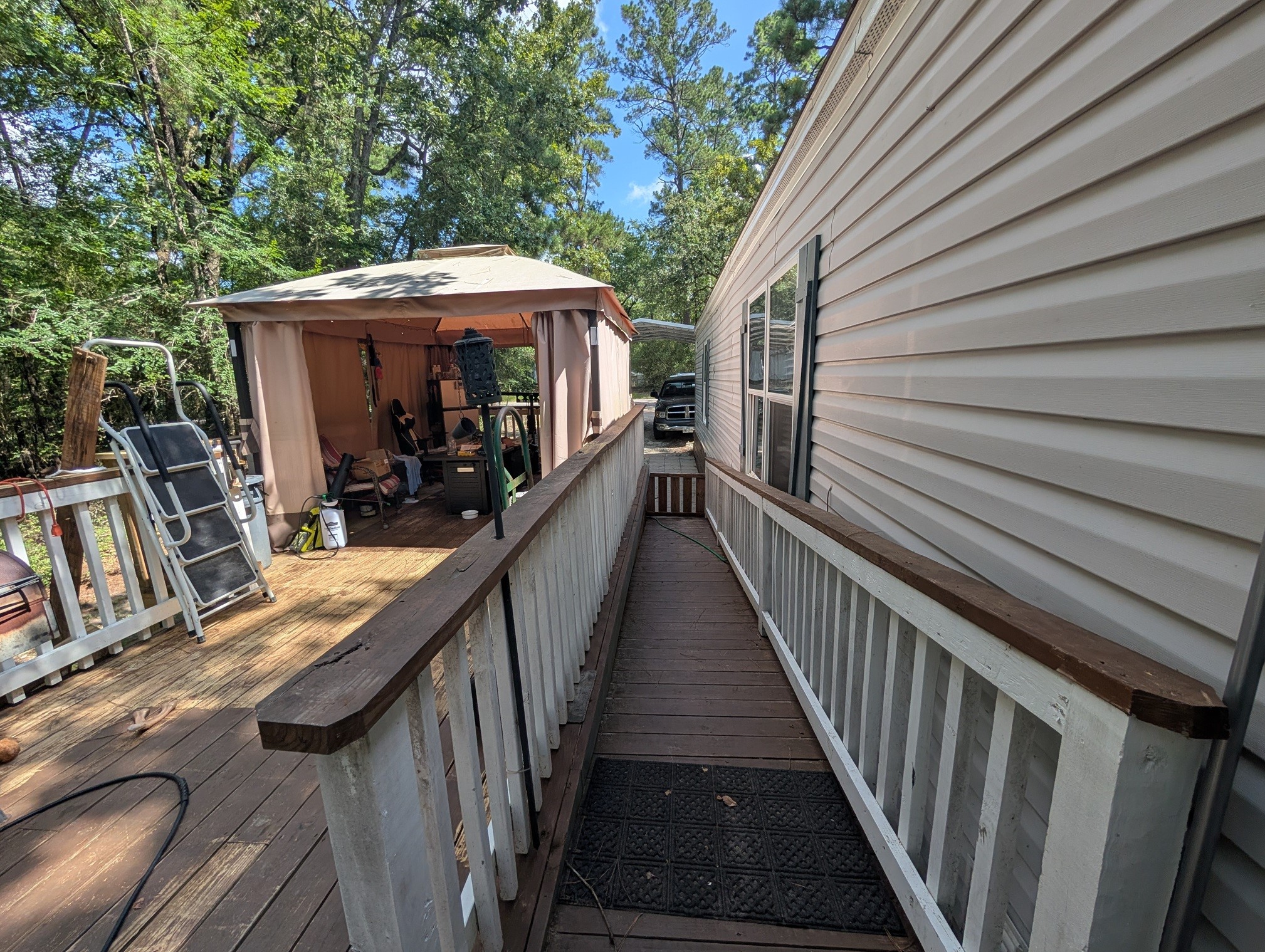 1274 Cardinal Lane Property Photo 3