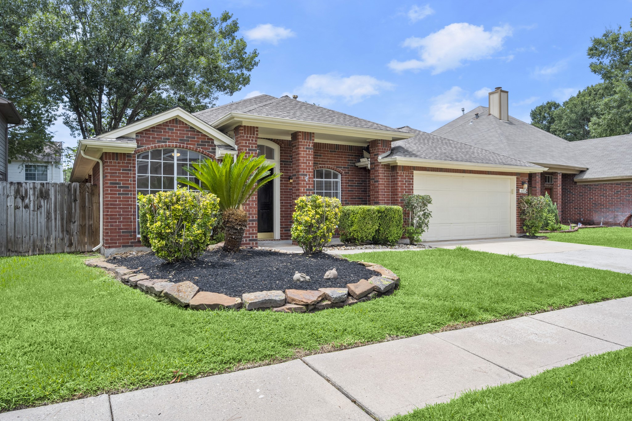 16014 Lakestone Drive Property Photo 2