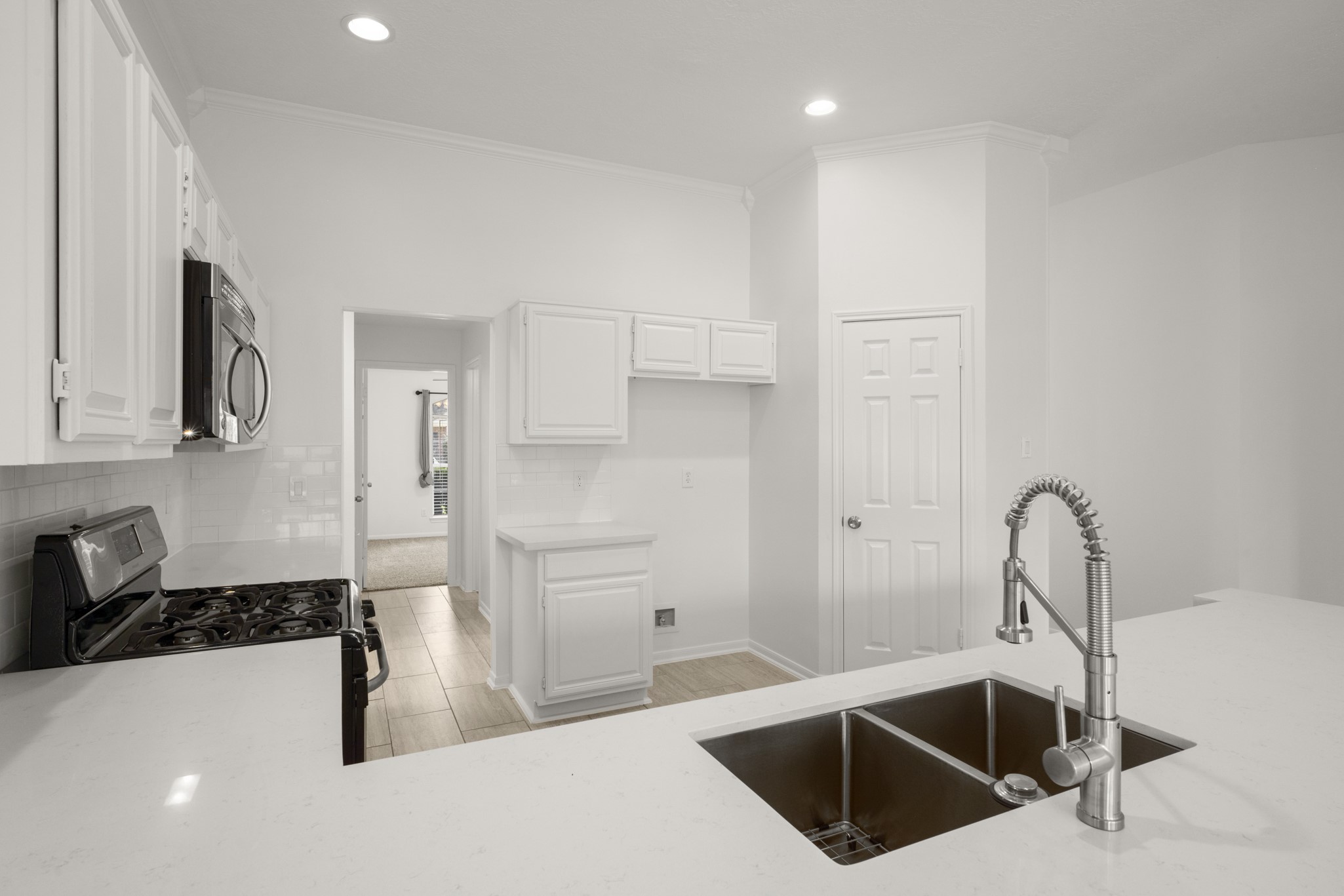 16014 Lakestone Drive Property Photo 6