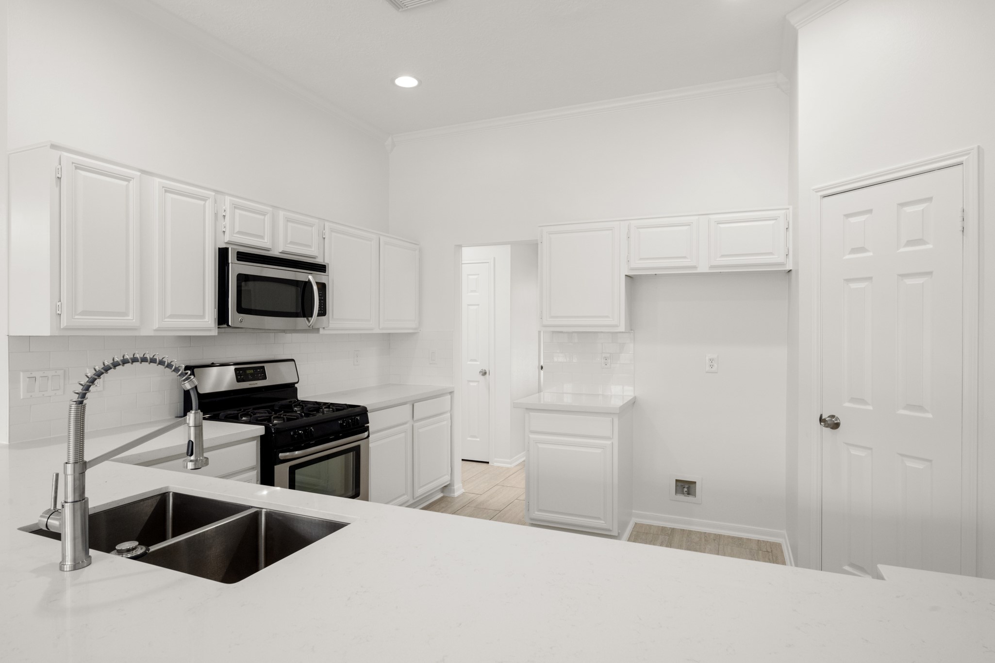16014 Lakestone Drive Property Photo 7