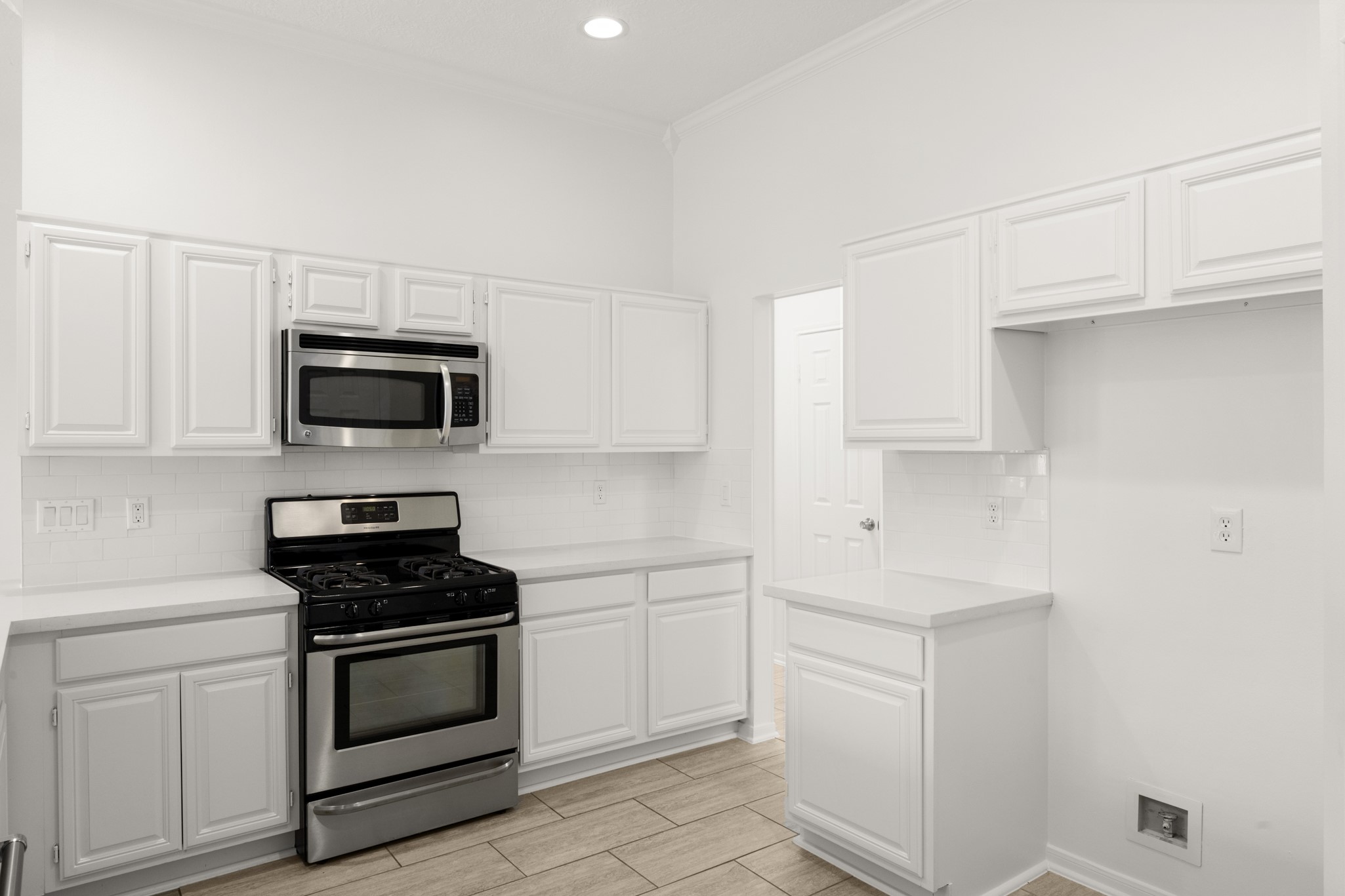 16014 Lakestone Drive Property Photo 8