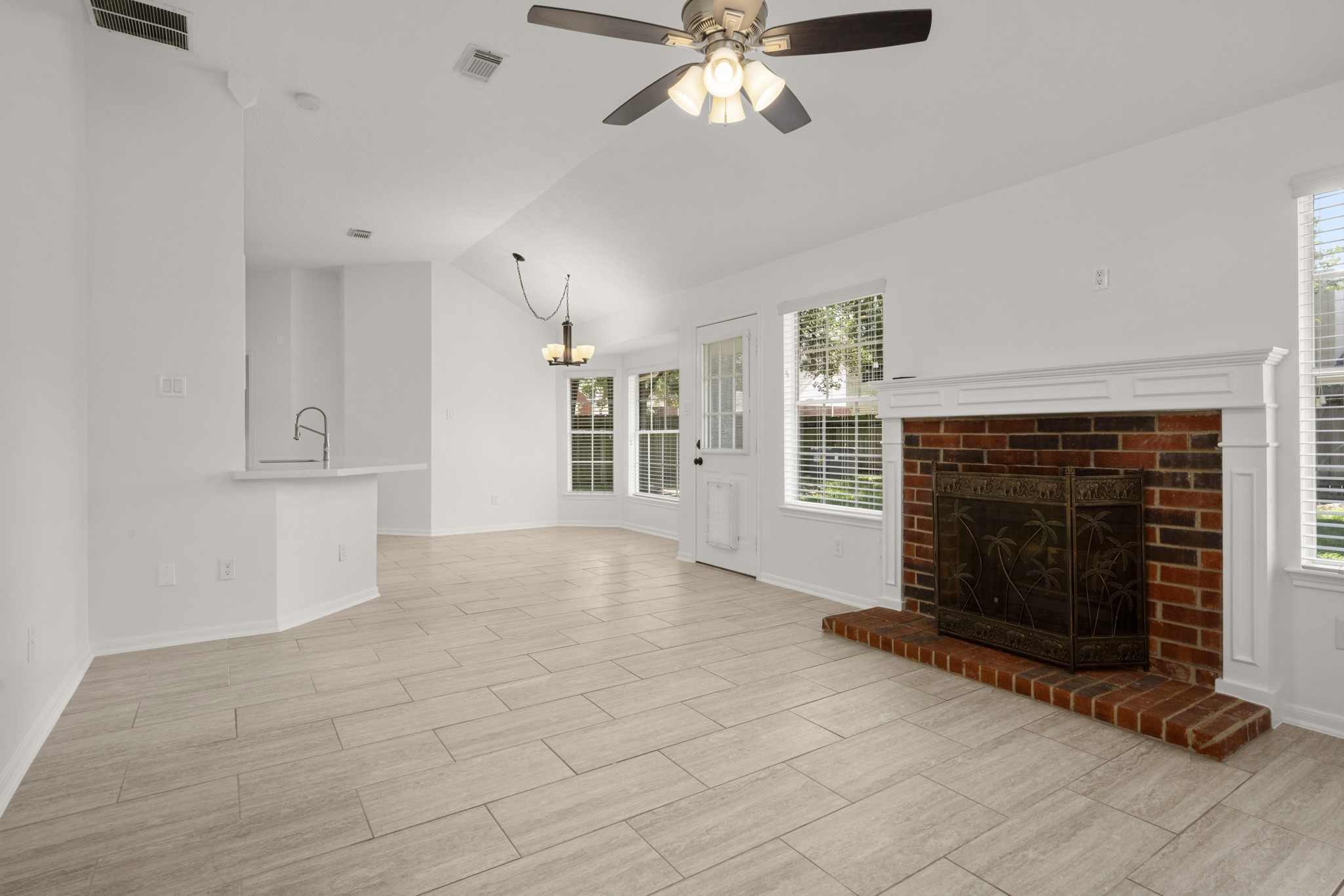 16014 Lakestone Drive Property Photo 11