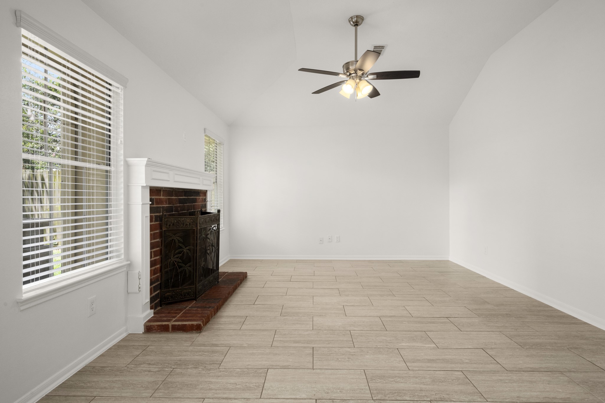 16014 Lakestone Drive Property Photo 12