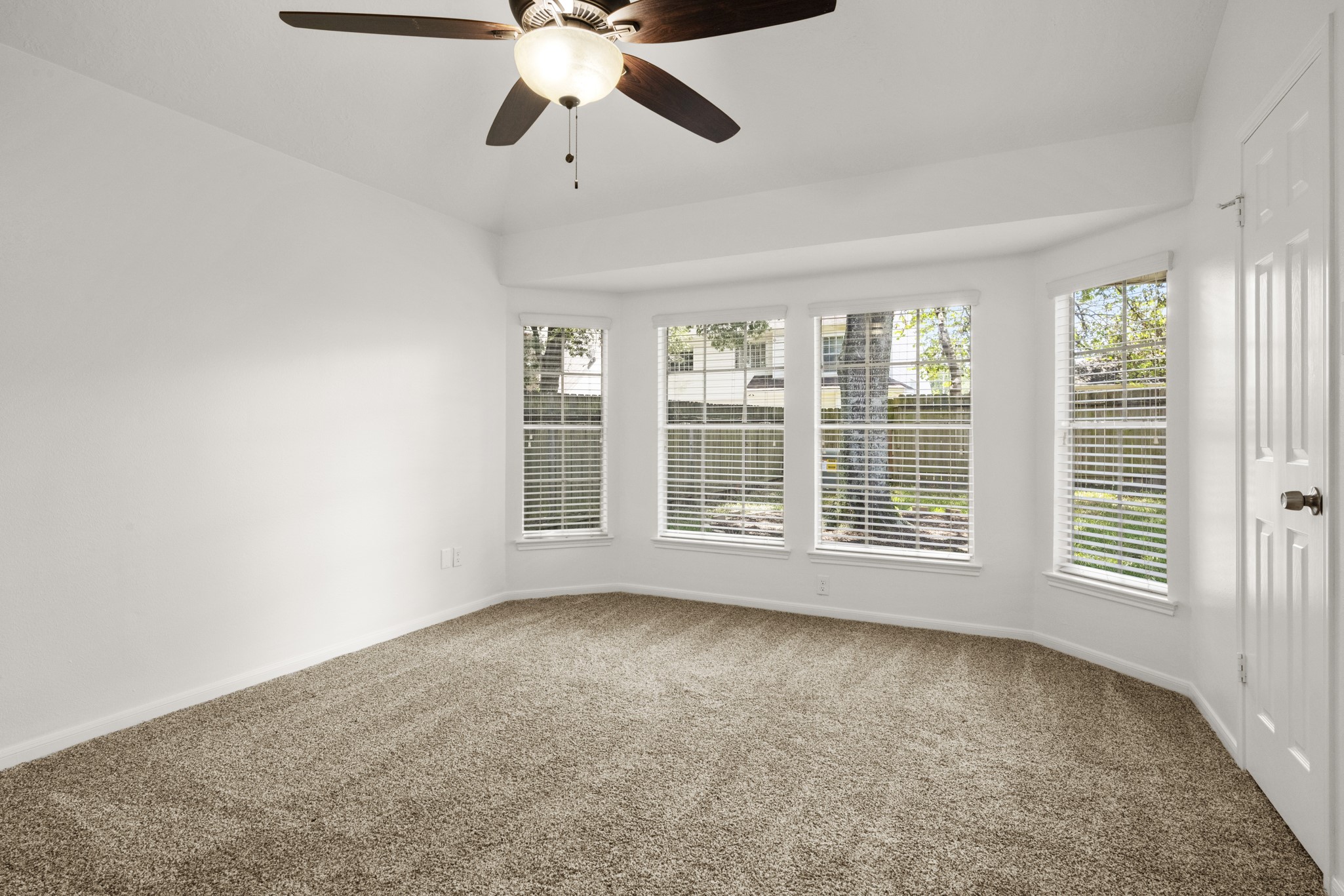 16014 Lakestone Drive Property Photo 14