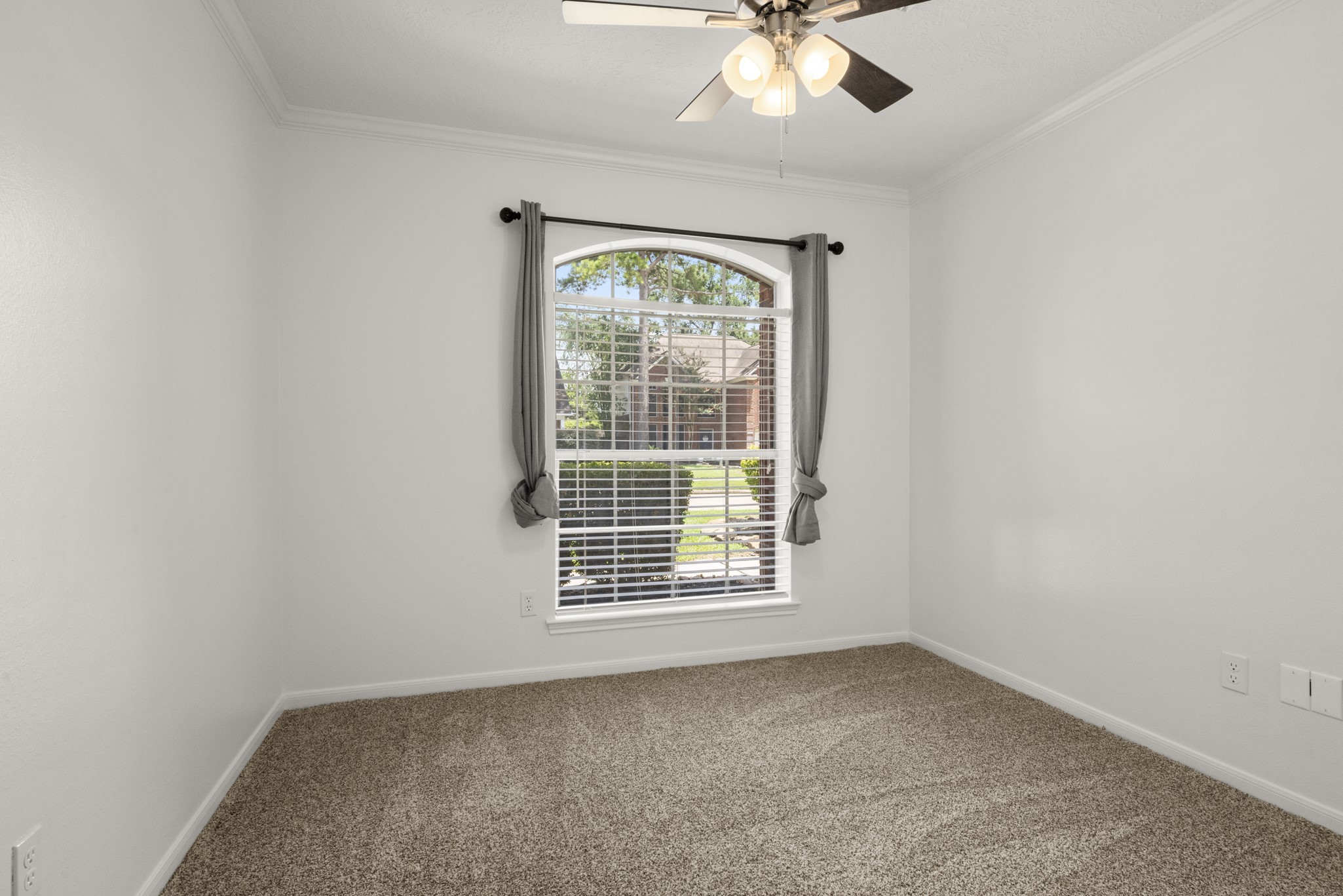 16014 Lakestone Drive Property Photo 18